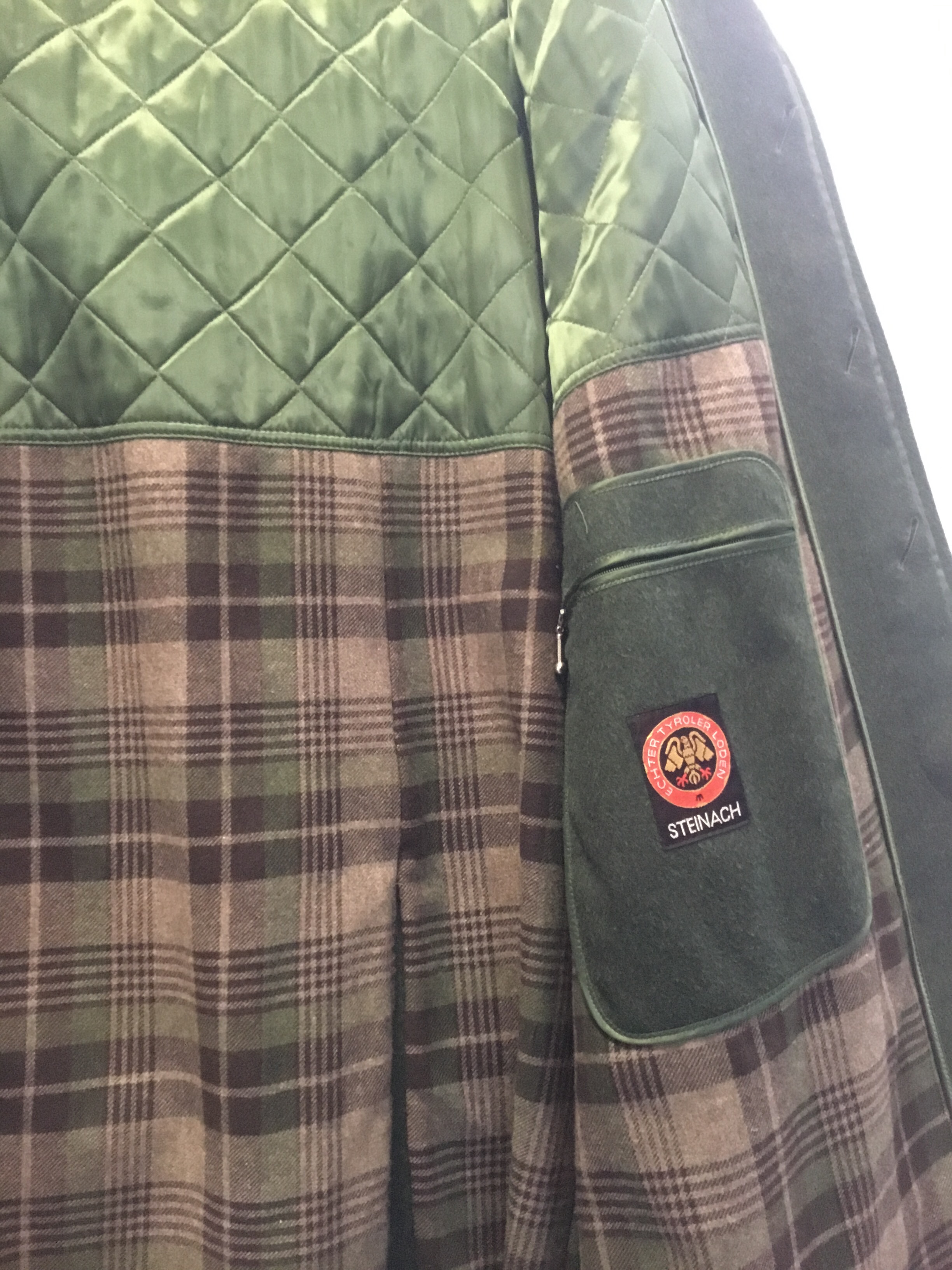Voir photo 4 de MANTEAU véritable Loden tyrolien de couleur verte de la marque "Steinach" - Taille 54. MANTEAU véritable Loden tyrolien de couleur verte de la marque "Steinach" - Taille 54. Très bon état reconditionné photo 4