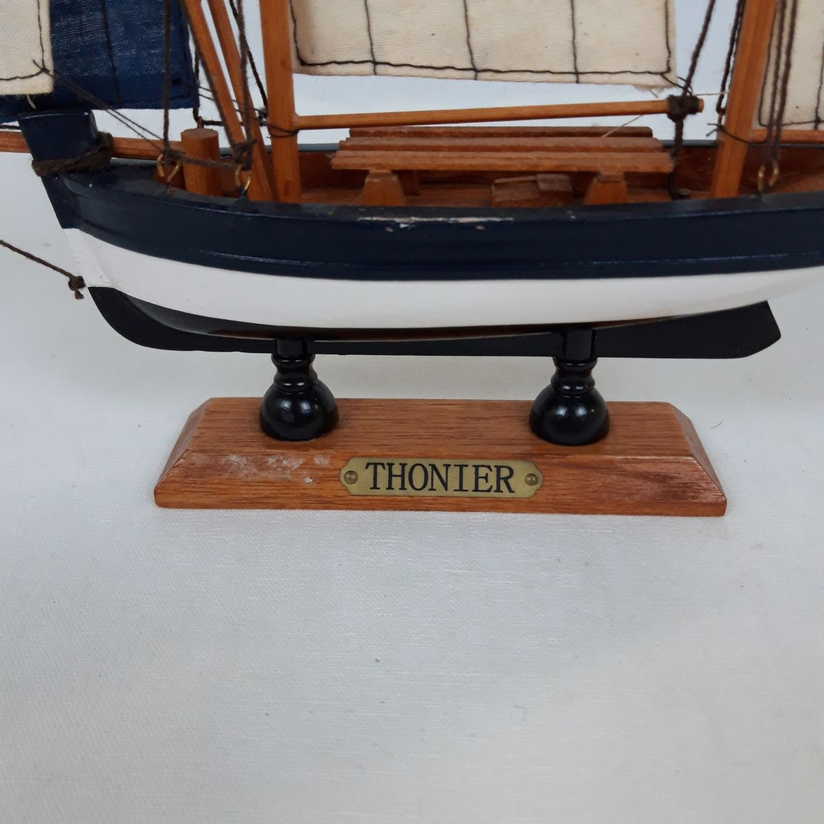 Voir photo 2 de Maquette bateau en bois - Thonier Maquette bateau en bois - Thonier Très bon état reconditionné photo 2