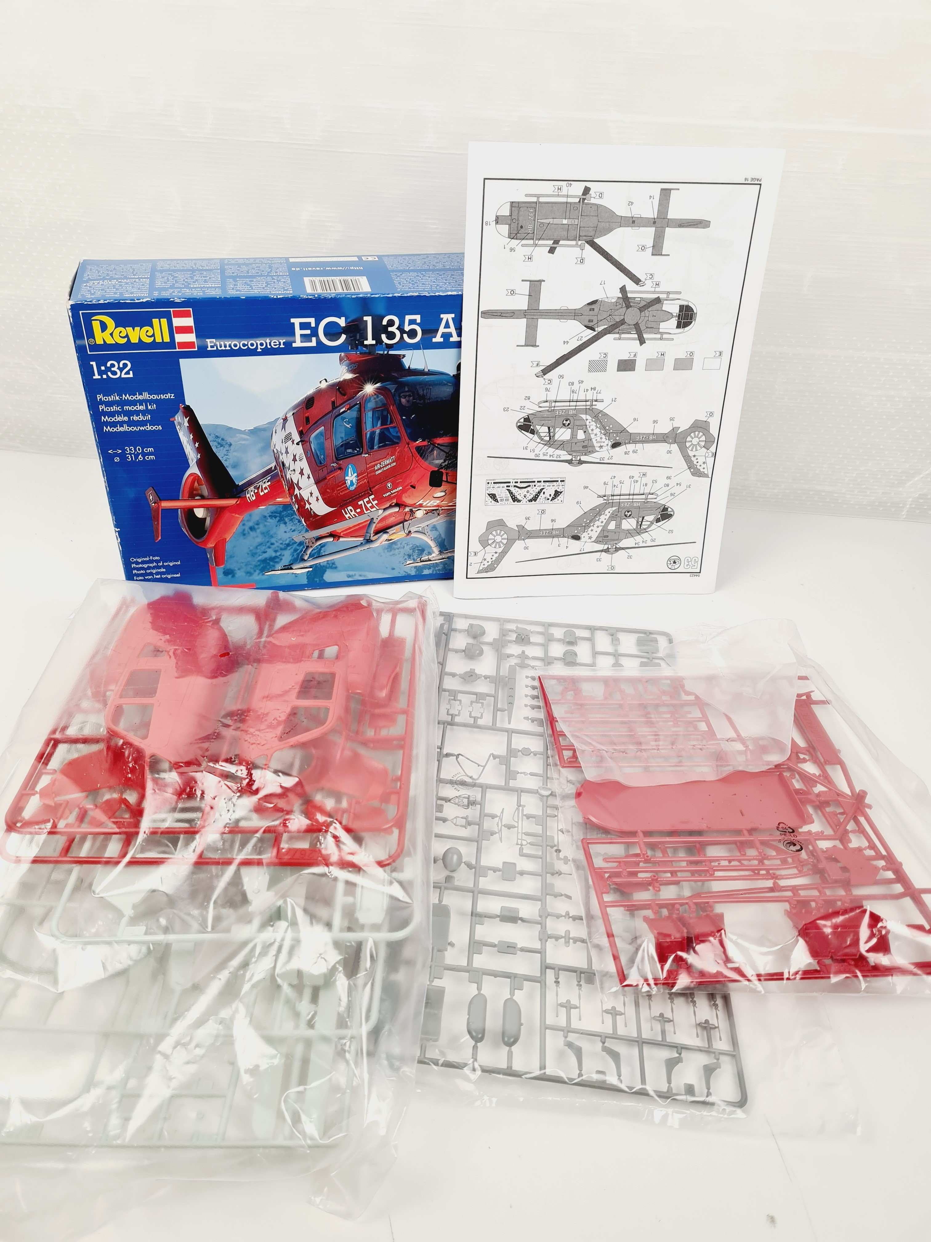 Voir photo 2 de Maquette d'avion - Hélicoptère EC-135 Air Zermatt - 1/32 échelle - Revell Maquette d'avion - Hélicoptère EC-135 Air Zermatt - 1/32 échelle - Revell Parfait état reconditionné photo 2