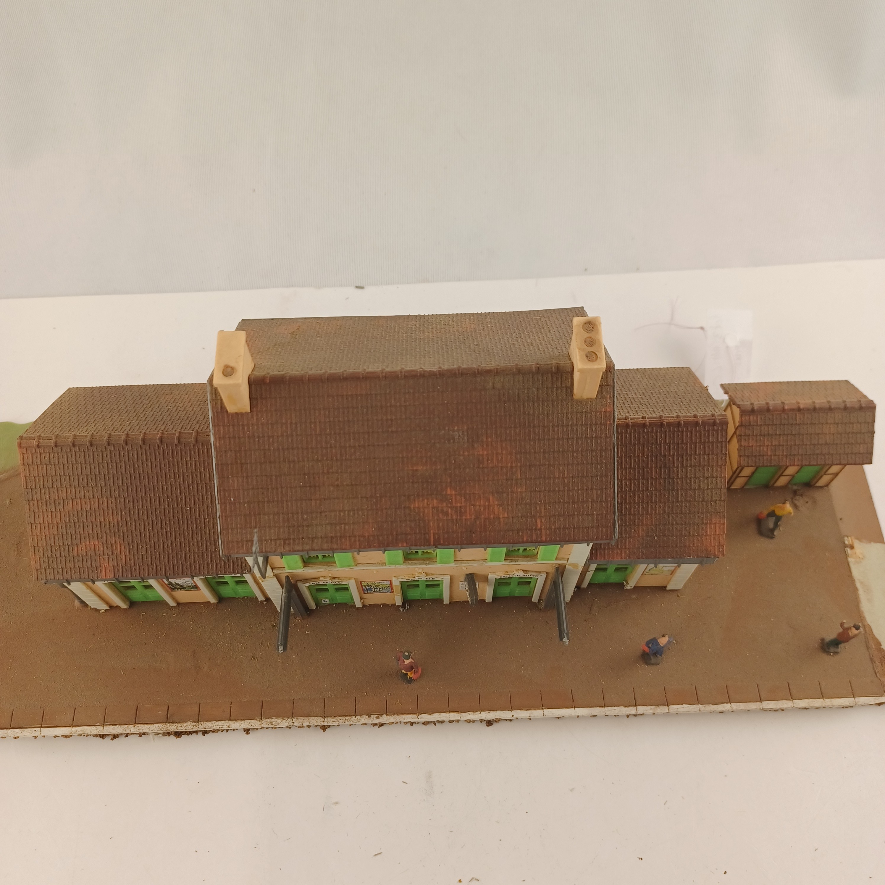 Voir photo 7 de Maquette de modélisme d'une gare de Neuvy de 36x12 cm Maquette de modélisme d'une gare de Neuvy de 36x12 cm Très bon état reconditionné photo 7