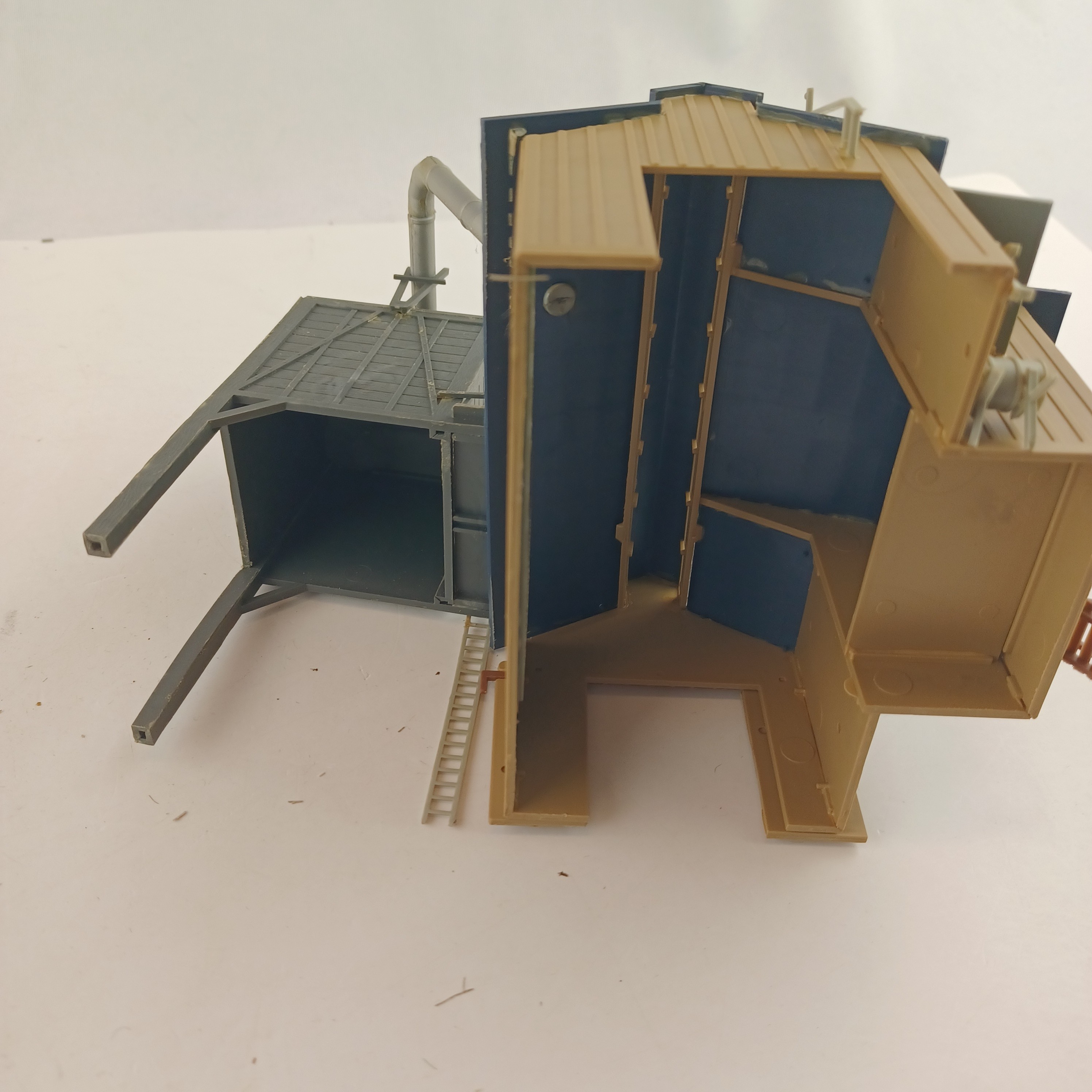 Voir photo 7 de Maquette de modélisme d'une grange de ferme avec réservoir à eau de 16x12 cm Maquette de modélisme d'une grange de ferme avec réservoir à eau de 16x12 cm Très bon état reconditionné photo 7
