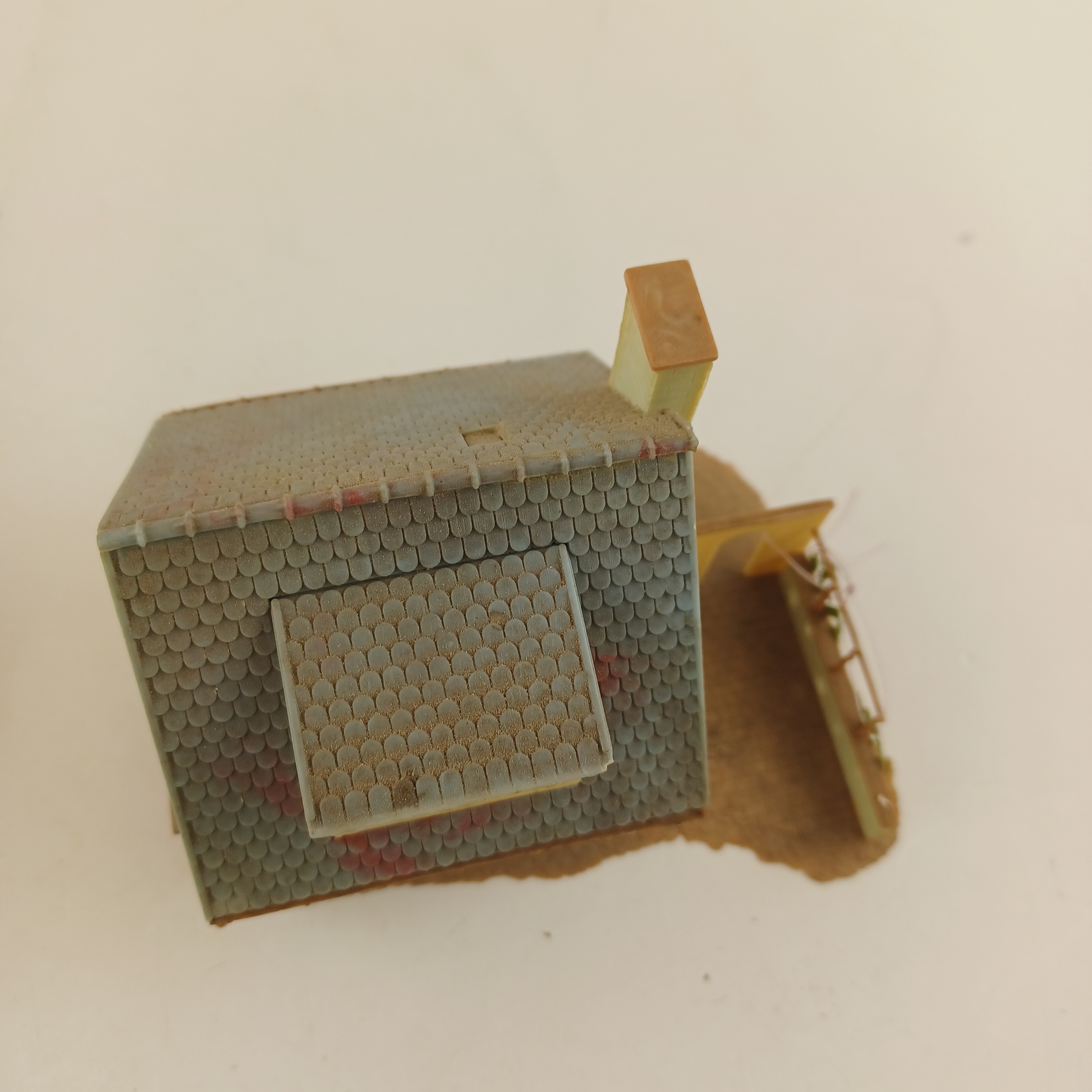 Voir photo 8 de Maquette de modélisme d'une maison bleue avec une cloture de 13x8x8 cm Maquette de modélisme d'une maison bleue avec une cloture de 13x8x8 cm Très bon état reconditionné photo 8