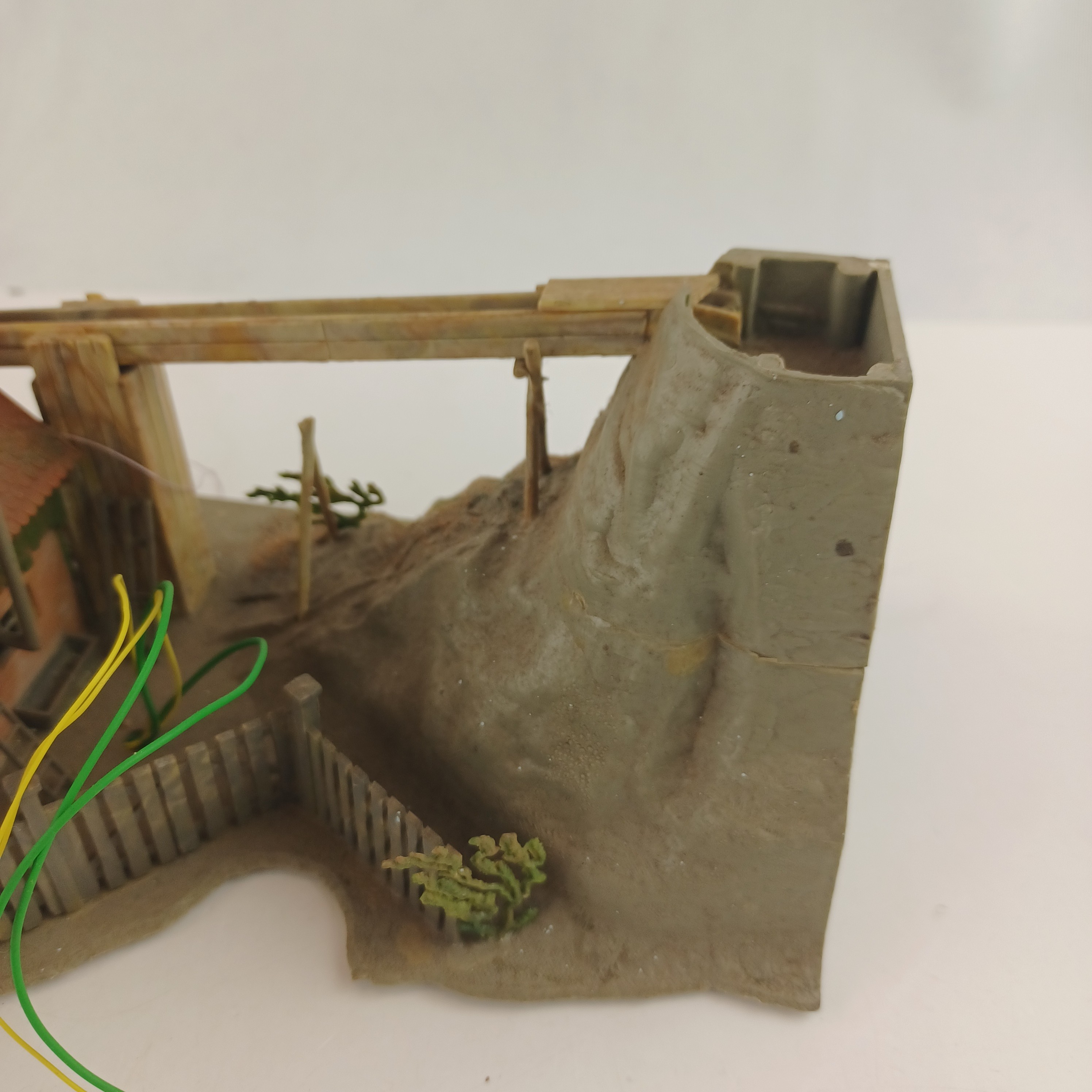 Voir photo 2 de Maquette de modélisme d'une roue à aube mécanique avec système d'irrigation, maisonnette et lampadaire de 25x15 cm Maquette de modélisme d'une roue à aube mécanique avec système d'irrigation, maisonnette et lampadaire de 25x15 cm Très bon état reconditionné photo 2