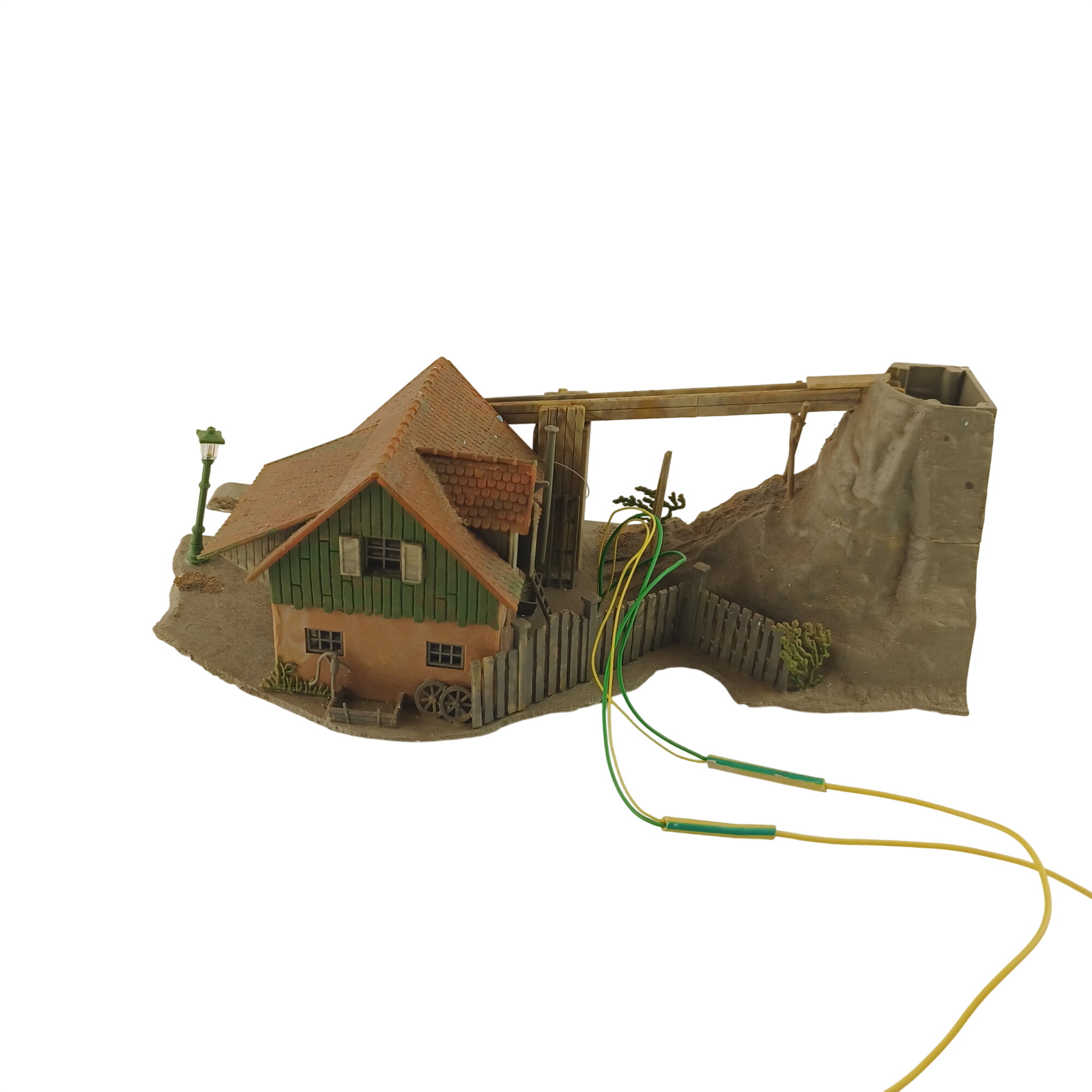 Acheter Maquette de modélisme d'une roue à aube mécanique avec système d'irrigation, maisonnette et lampadaire de 25x15 cm Très bon état - 30,00 € Maquette de modélisme d'une roue à aube mécanique avec système d'irrigation, maisonnette et lampadaire de 25x15 cm Très bon état reconditionné disponible sur Label Emmaüs