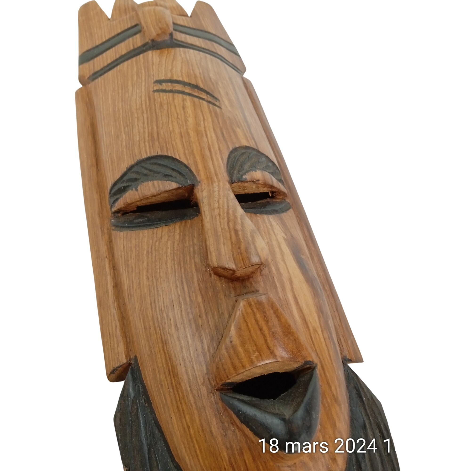 Masque Africain Art Tribal en bois clair décoratif sculpté à la main Hauteur 38 cm Très bon état - 27,20 € Masque Africain Art Tribal en bois clair décoratif sculpté à la main Hauteur 38 cm Très bon état reconditionné disponible sur Label Emmaüs