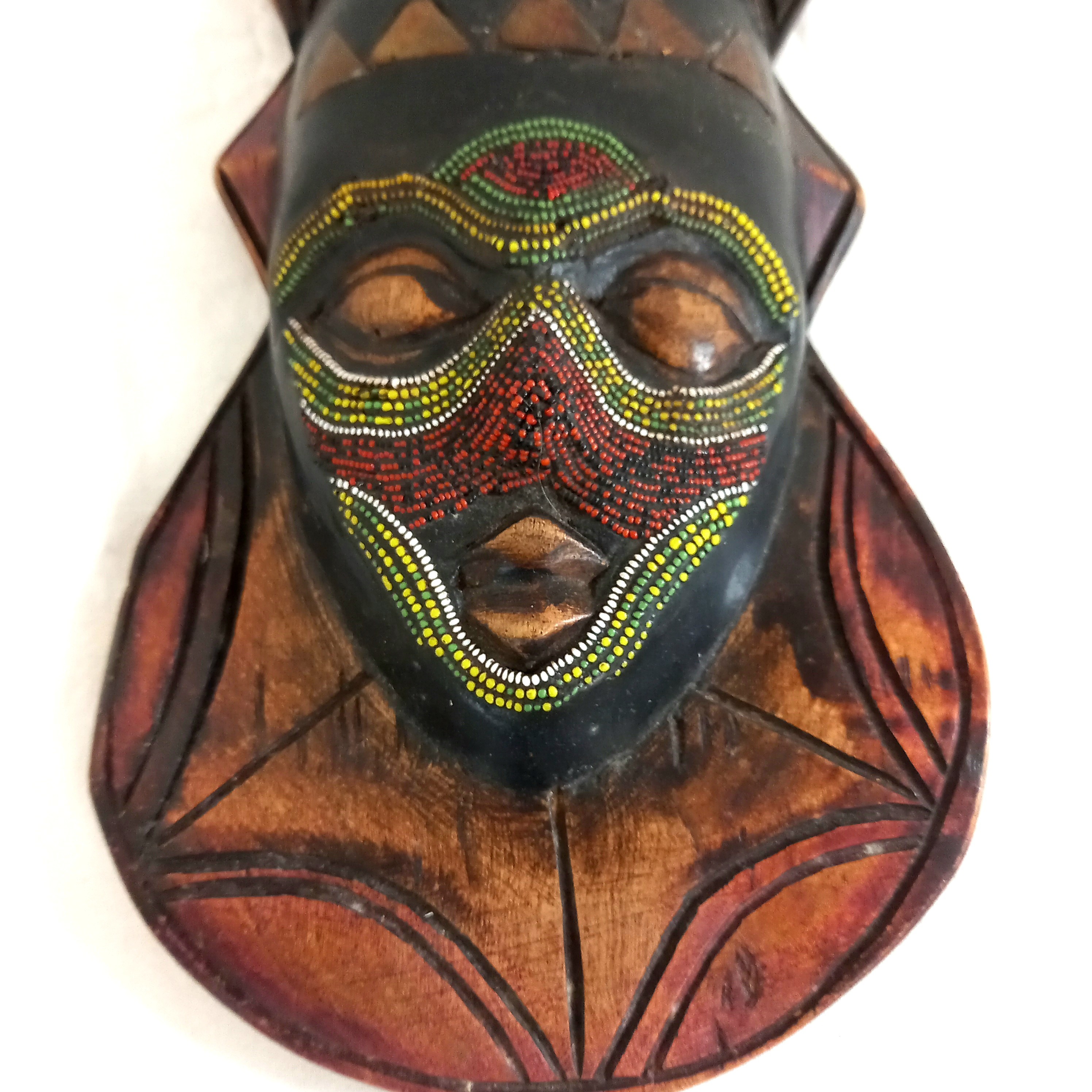 Voir photo 2 de Masque Africain décoratif de style Makondé, origine Tanzanie ou Mozambique Masque Africain décoratif de style Makondé, origine Tanzanie ou Mozambique Très bon état reconditionné photo 2