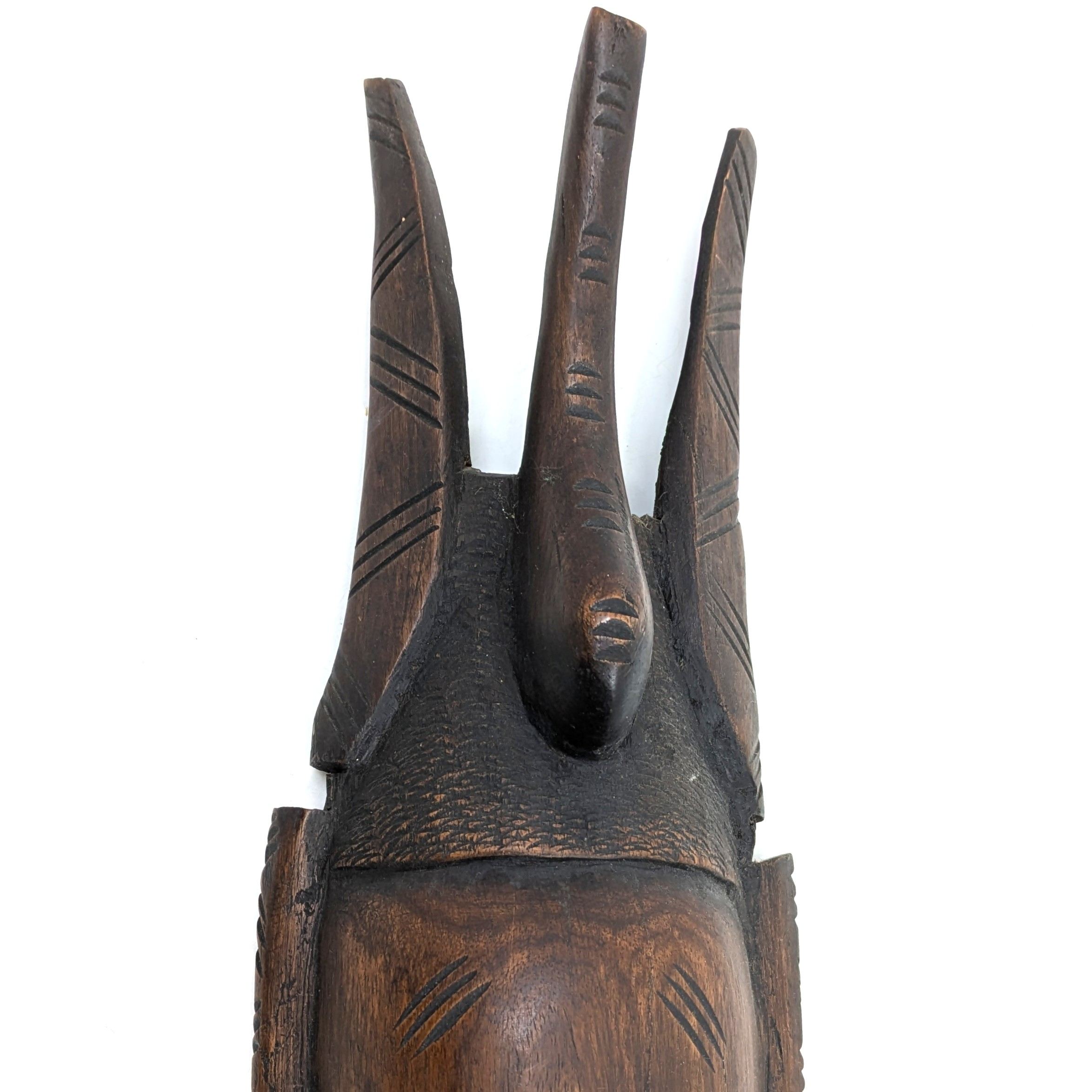 Voir photo 3 de Masque africain en bois sculpté – Sculpture traditionnelle murale Masque africain en bois sculpté – Sculpture traditionnelle murale Bon état reconditionné photo 3