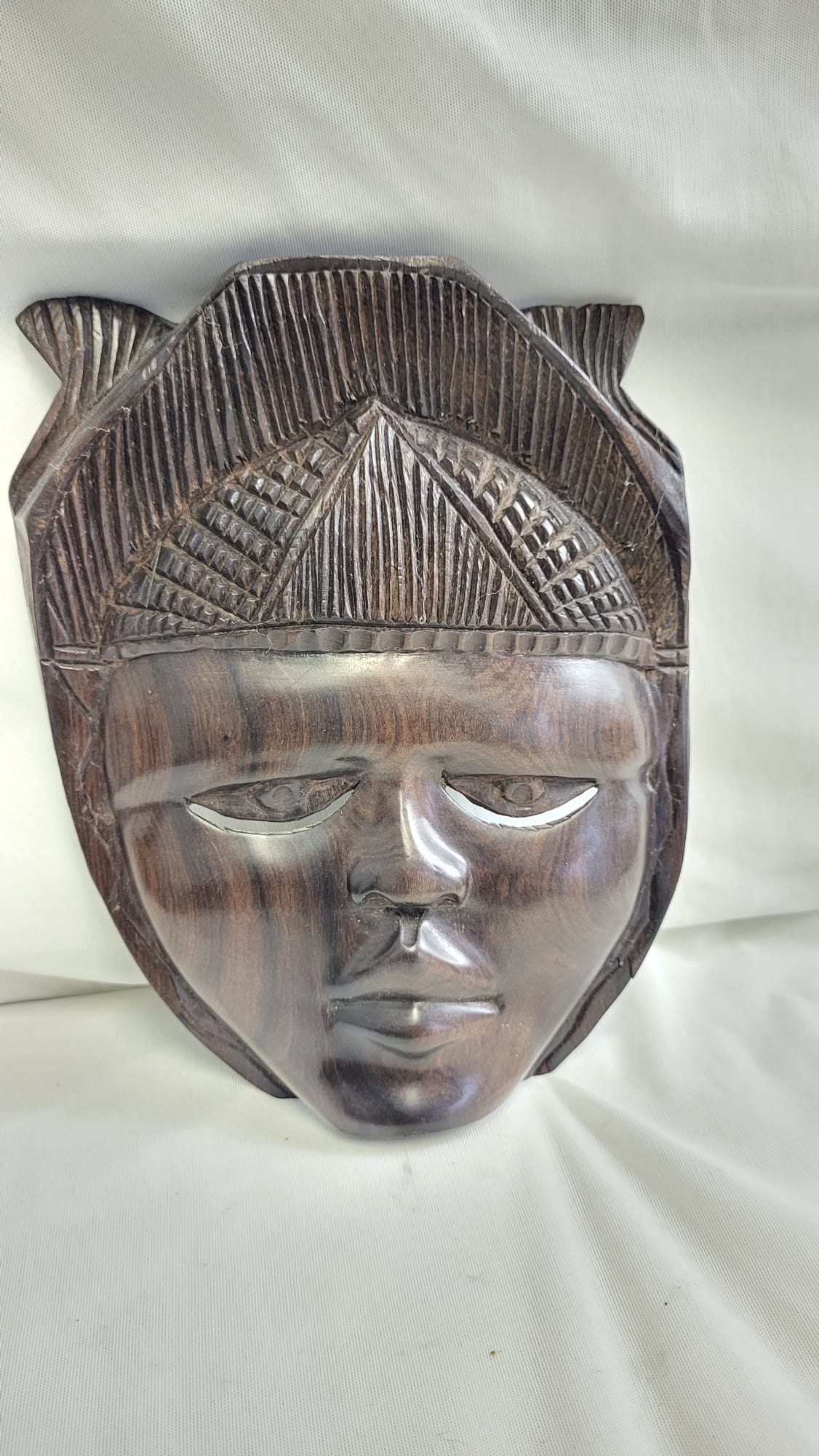 Voir photo 5 de Masque Africain sculpté bois à suspendre Masque Africain sculpté bois à suspendre État correct reconditionné photo 5