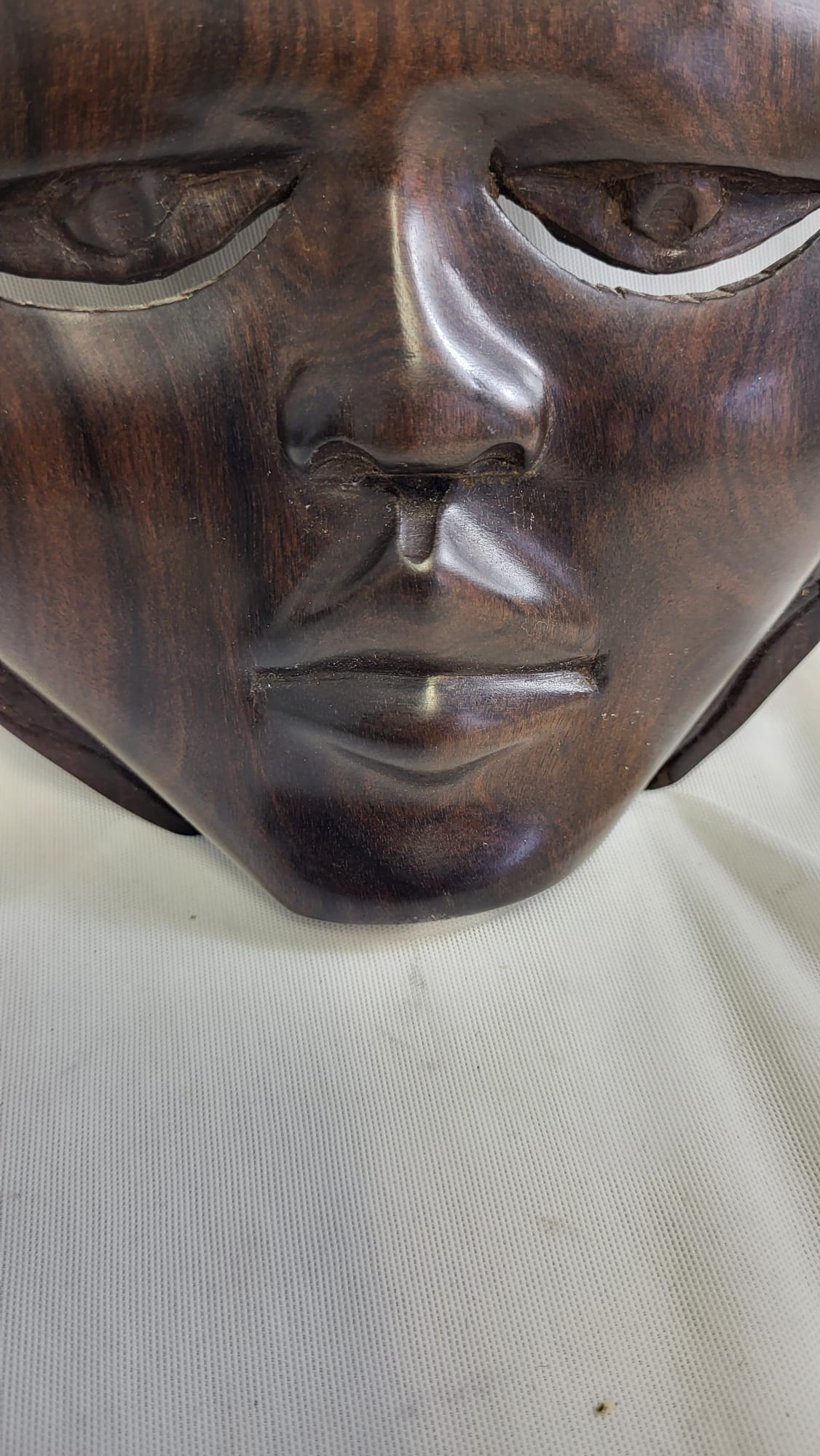 Voir photo 6 de Masque Africain sculpté bois à suspendre Masque Africain sculpté bois à suspendre État correct reconditionné photo 6
