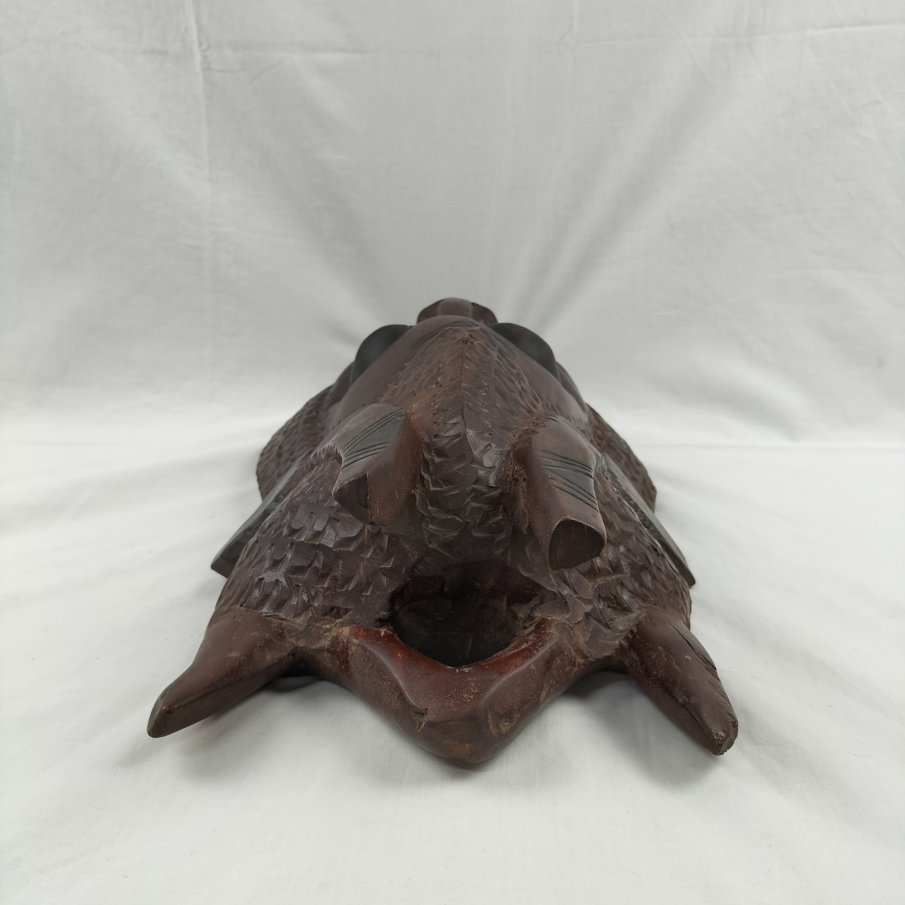Voir photo 6 de Masque africain traditionnel du Sénégal en bois d’ébène – Pièce artisanale sculptée et peinte à la main Masque africain traditionnel du Sénégal en bois d’ébène – Pièce artisanale sculptée et peinte à la main Bon état reconditionné photo 6