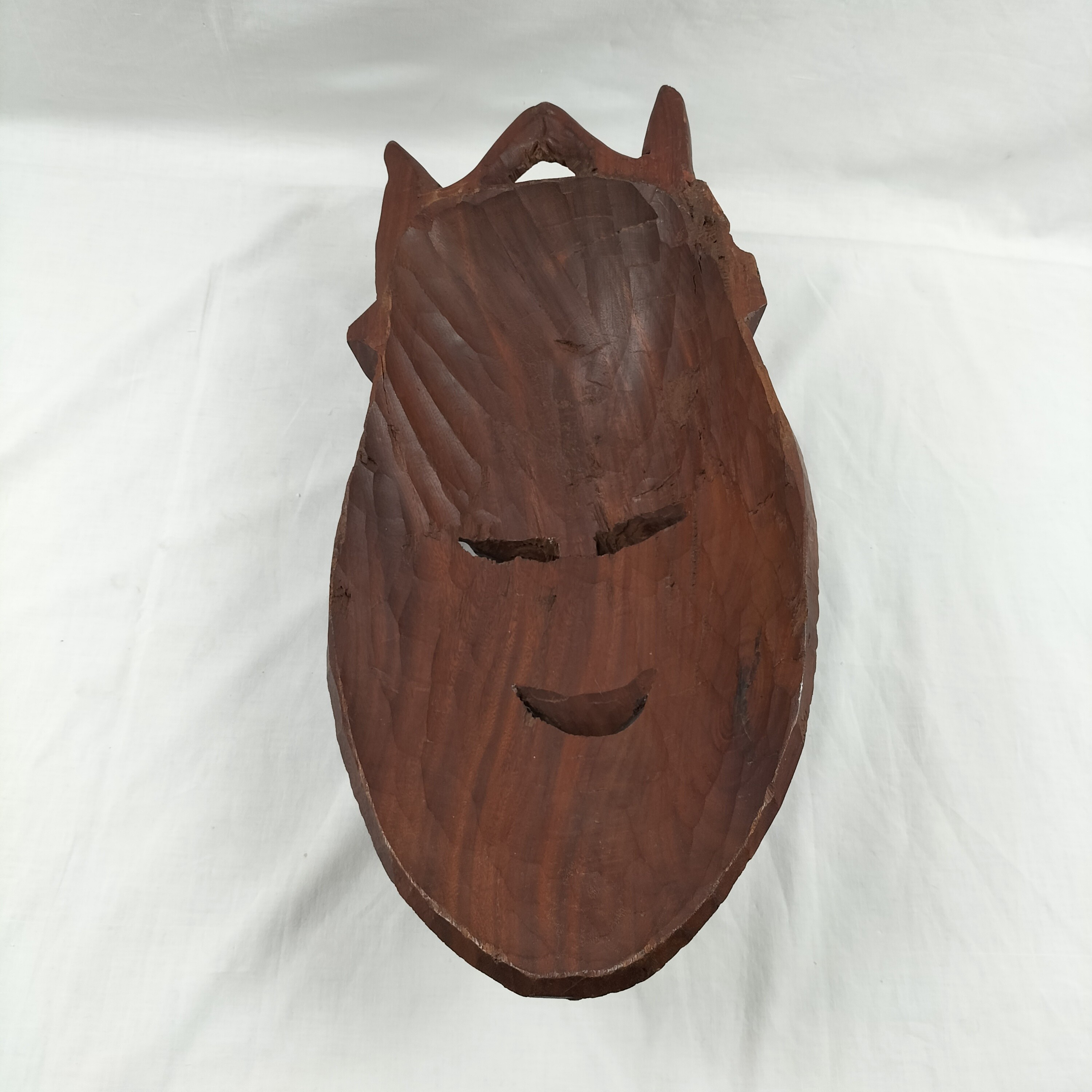 Voir photo 8 de Masque africain traditionnel du Sénégal en bois d’ébène – Pièce artisanale sculptée et peinte à la main Masque africain traditionnel du Sénégal en bois d’ébène – Pièce artisanale sculptée et peinte à la main Bon état reconditionné photo 8