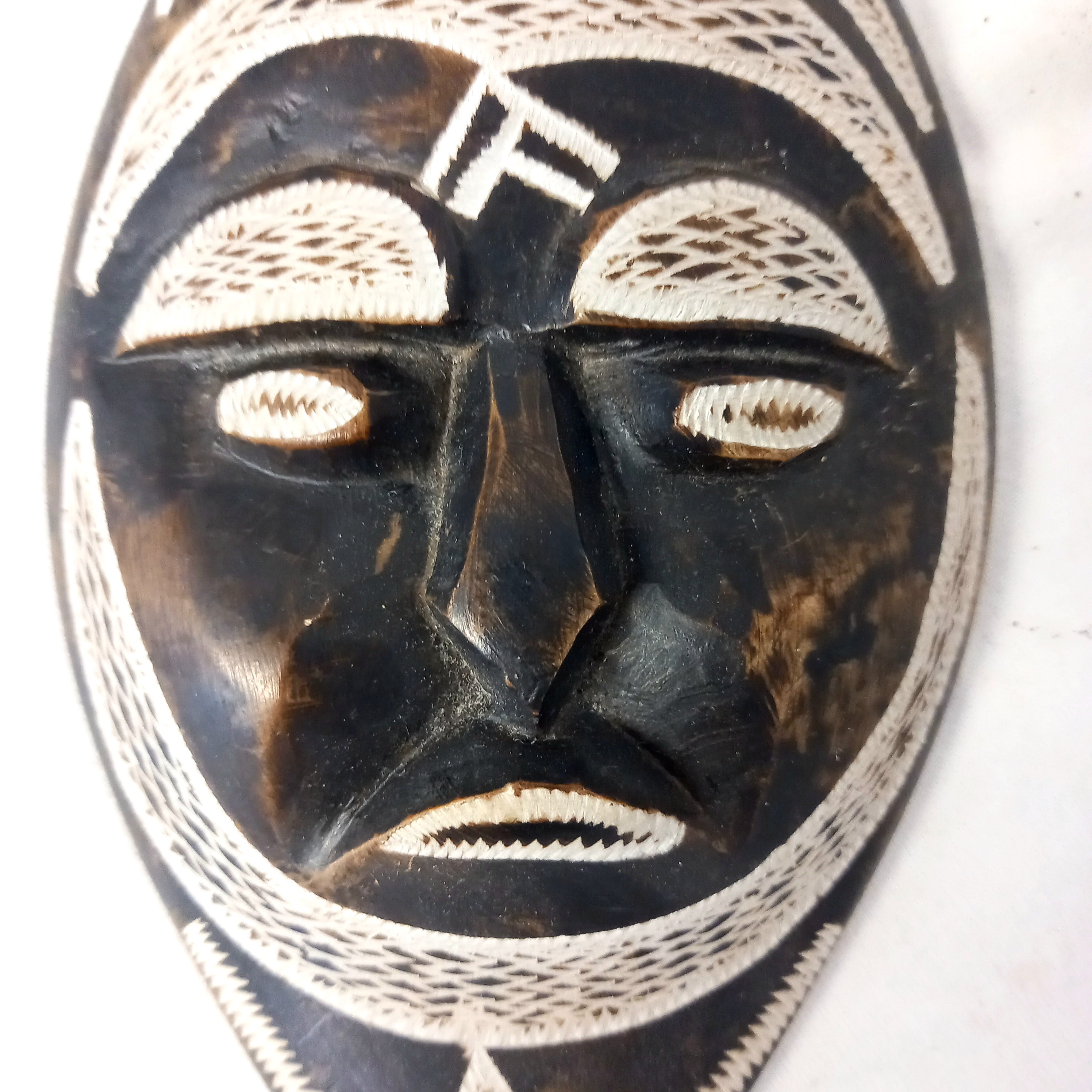 Voir photo 2 de Masque décoratif ethnique/tribal en pierre polie - probablement en provenance du Maroc Masque décoratif ethnique/tribal en pierre polie - probablement en provenance du Maroc Très bon état reconditionné photo 2