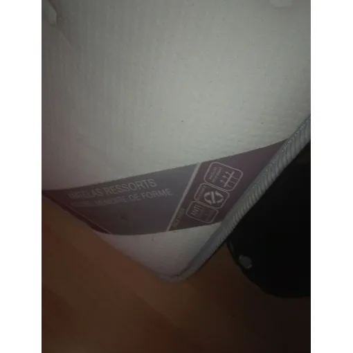 Matelas 140x190à ressorts et mémoire de forme fabrication française face été et hiver Bon état reconditionné disponible sur Rakuten