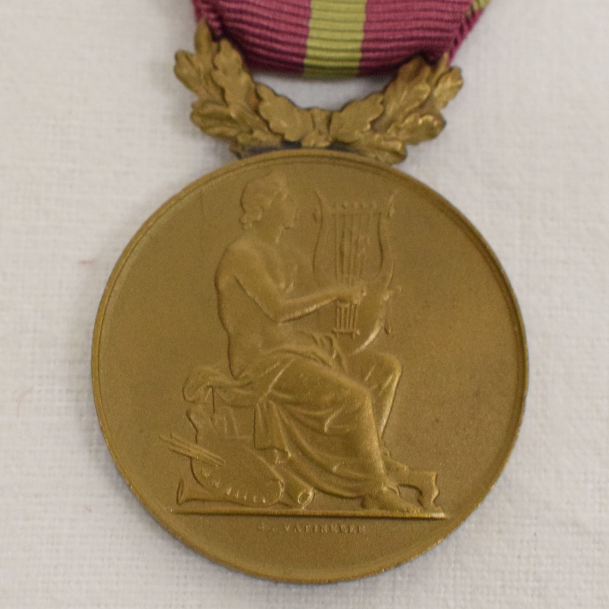 Voir photo 2 de Médaille en bronze sociétés musicales et chorales et sa réduction métal Médaille en bronze sociétés musicales et chorales et sa réduction métal Bon état reconditionné photo 2