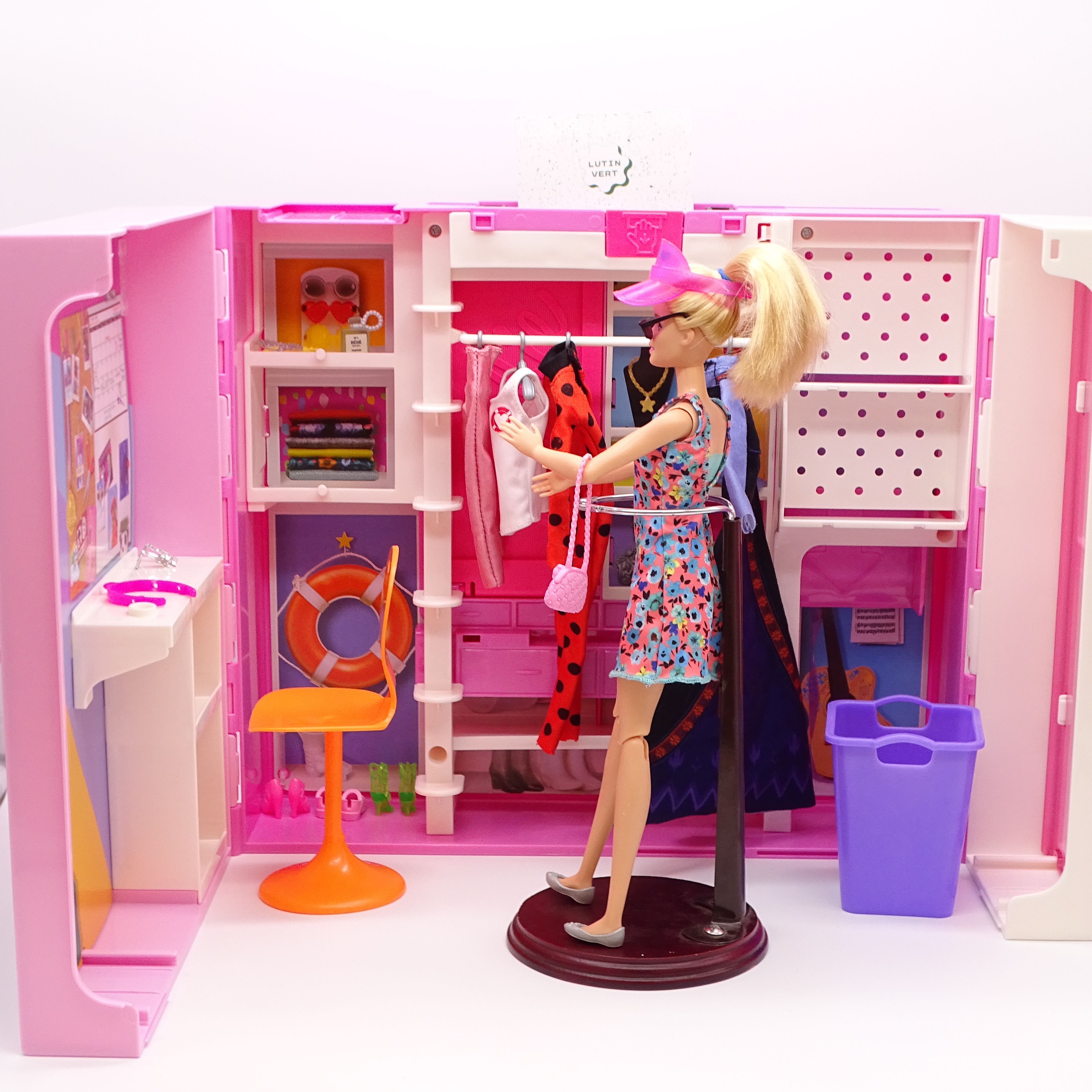 Voir photo 2 de Mega dressing Barbie d'occasion MATTEL - Dès 5 ans | Ref 14166 Mega dressing Barbie d'occasion MATTEL - Dès 5 ans | Ref 14166 Très bon état reconditionné photo 2