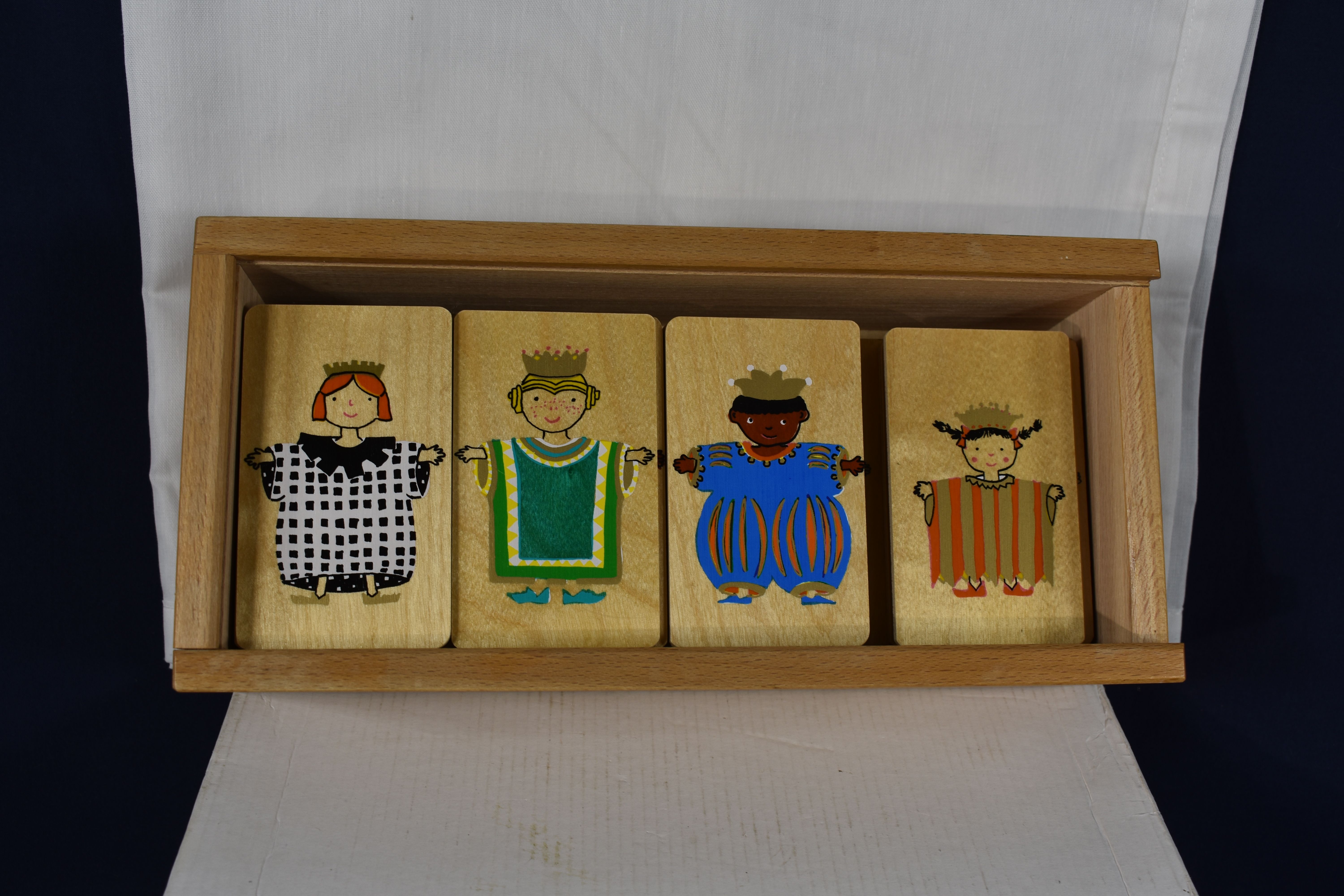 Voir photo 3 de "Memory - loto des rois et reines" - Jeu en bois - Arthur et Marie Éditeur - Manque 4 plaquettes - (Boîte 28.5 x 13.5 x h. 8 cm) "Memory - loto des rois et reines" - Jeu en bois - Arthur et Marie Éditeur - Manque 4 plaquettes - (Boîte 28.5 x 13.5 x h. 8 cm) Bon état reconditionné photo 3