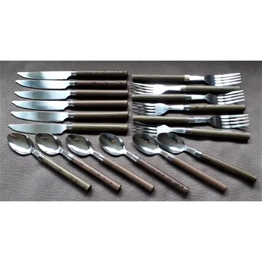 Acheter Ménagère 18 Pièces Pour 6 Personnes Bon état - 10,95 € Ménagère 18 Pièces Pour 6 Personnes Bon état reconditionné disponible sur Rakuten