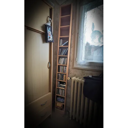 Meuble à CD, Tour à CD / étagère colonne, 2m de haut, 12 compartiments, coloris hêtre occasion reconditionné disponible sur Rakuten