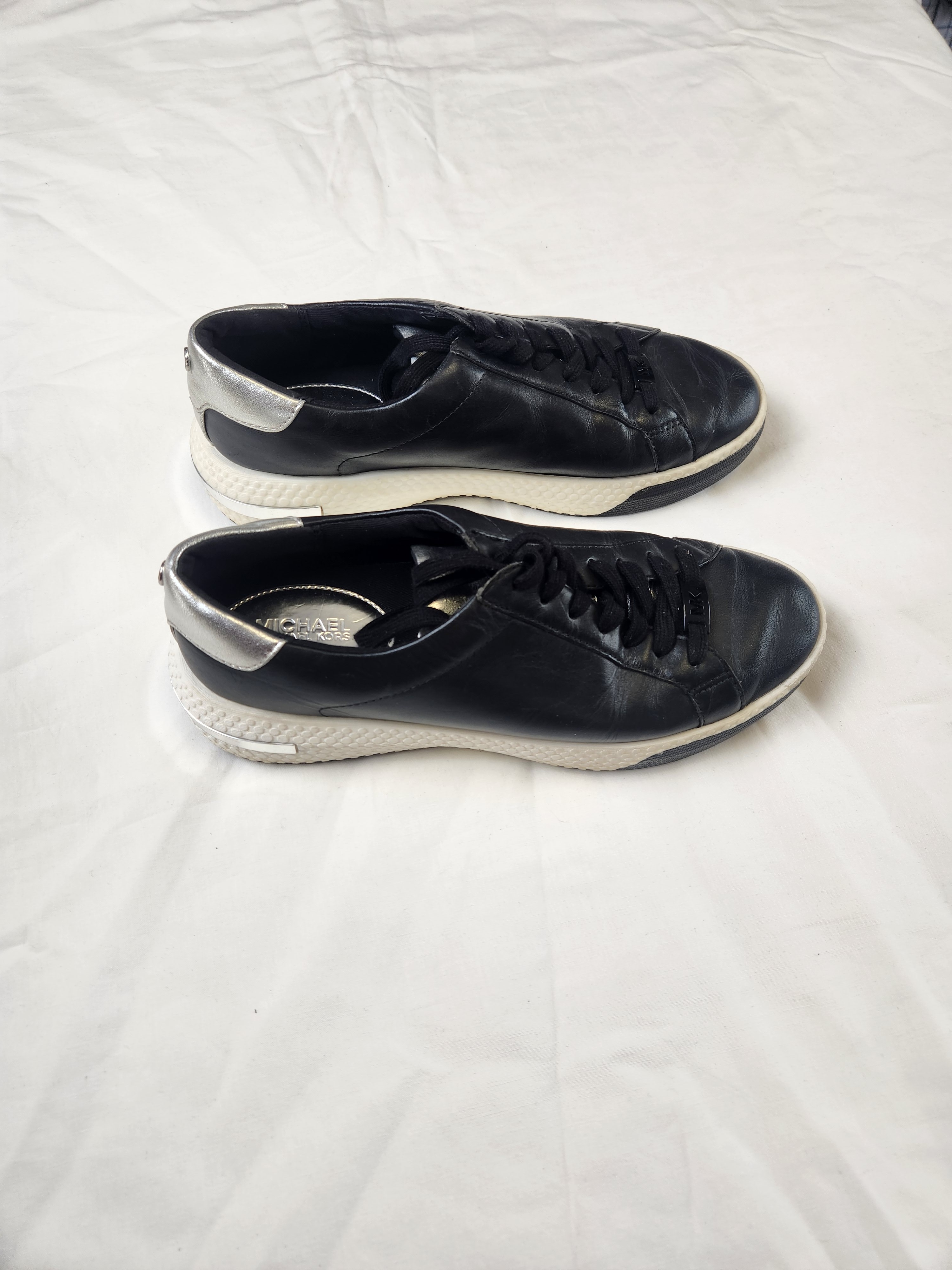 Voir photo 7 de Michael kors – baskets noir en toile – pointure 39 (estimé) Michael kors – baskets noir en toile – pointure 39 (estimé) Très bon état reconditionné photo 7