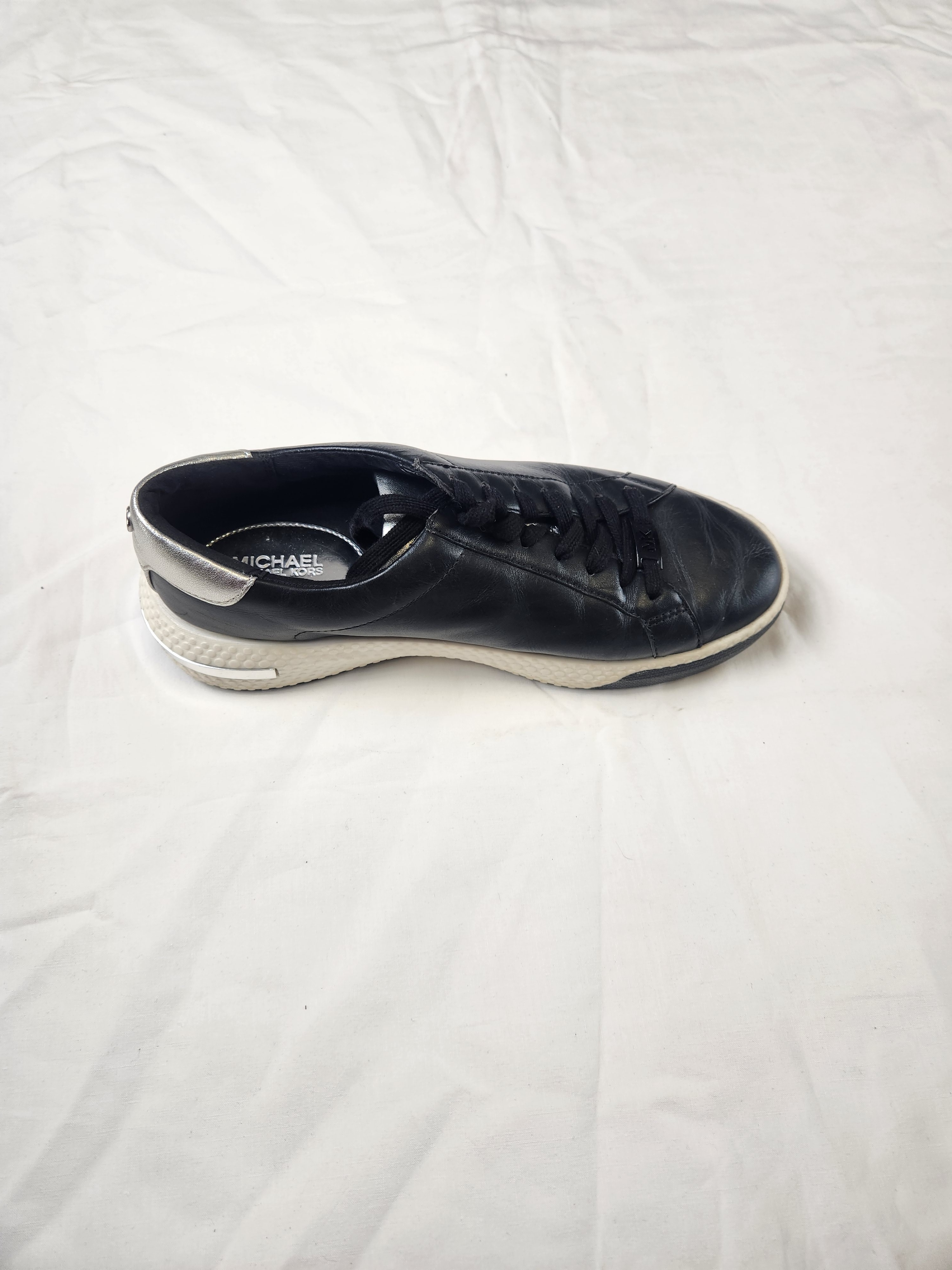 Voir photo 9 de Michael kors – baskets noir en toile – pointure 39 (estimé) Michael kors – baskets noir en toile – pointure 39 (estimé) Très bon état reconditionné photo 9