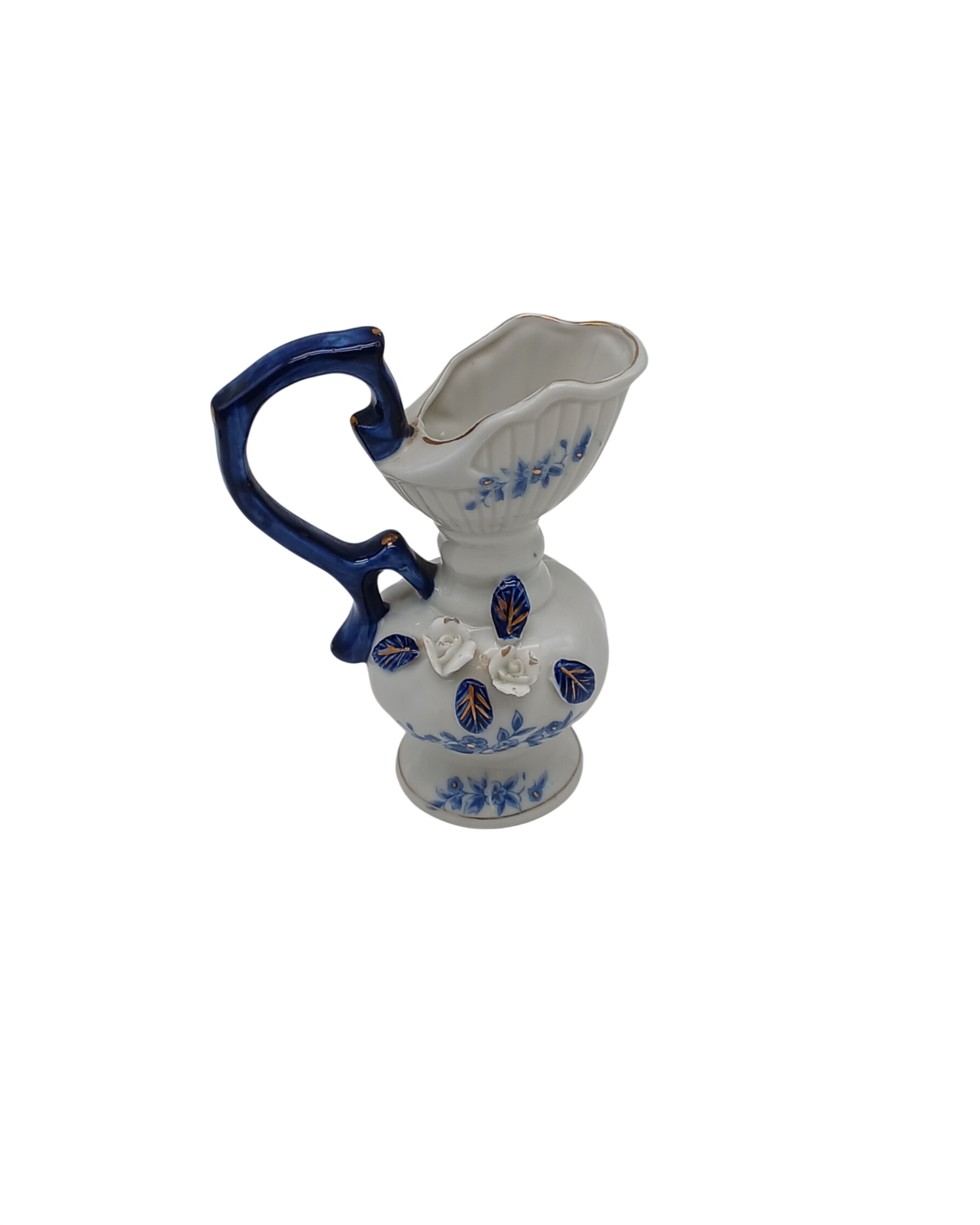 Acheter Mini-aiguière / Pichet décoratif vintage en porcelaine – Roses en relief & motifs floraux bleus - 10,00 € Mini-aiguière / Pichet décoratif vintage en porcelaine – Roses en relief & motifs floraux bleus reconditionné disponible sur Label Emmaüs