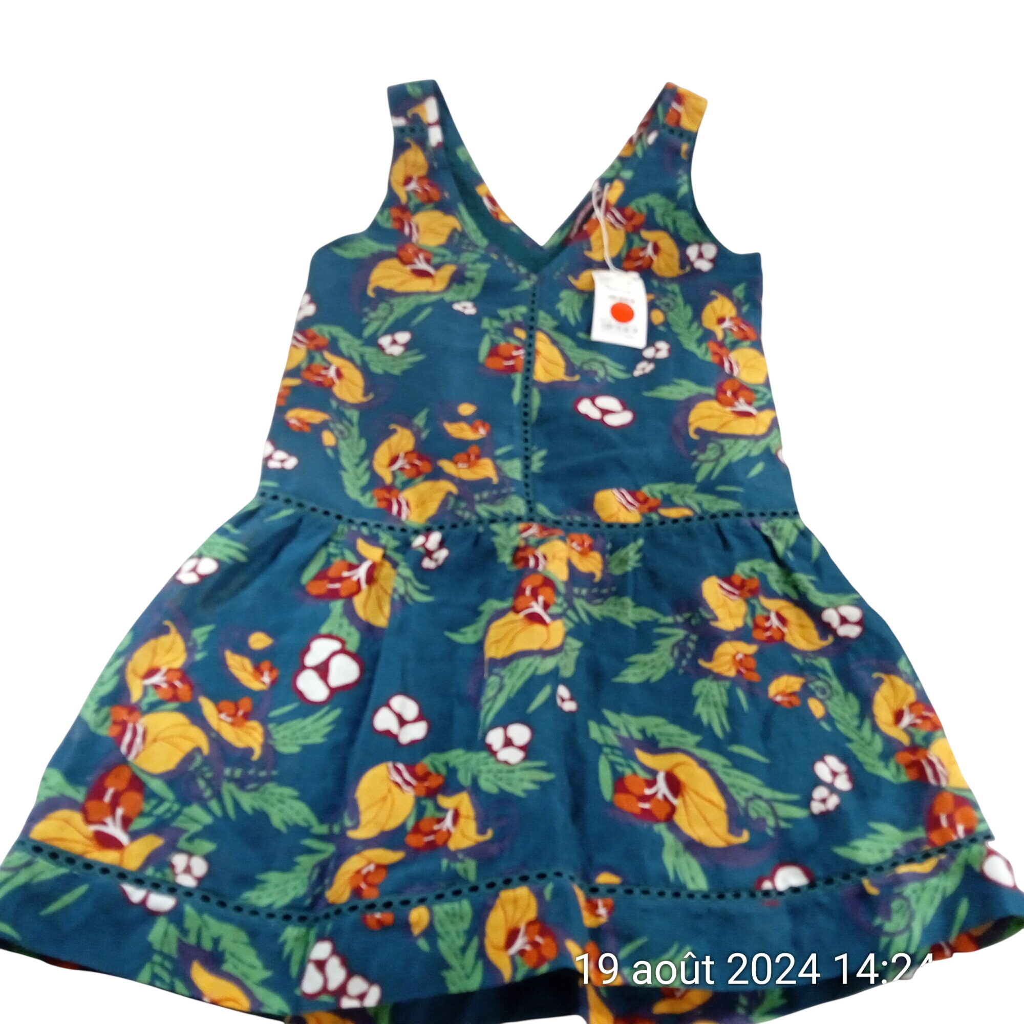 Mini robe été en soie Comptoir des Cotonniers T.36 Neuf avec étiquette Parfait état - 27,20 € Mini robe été en soie Comptoir des Cotonniers T.36 Neuf avec étiquette Parfait état reconditionné disponible sur Label Emmaüs