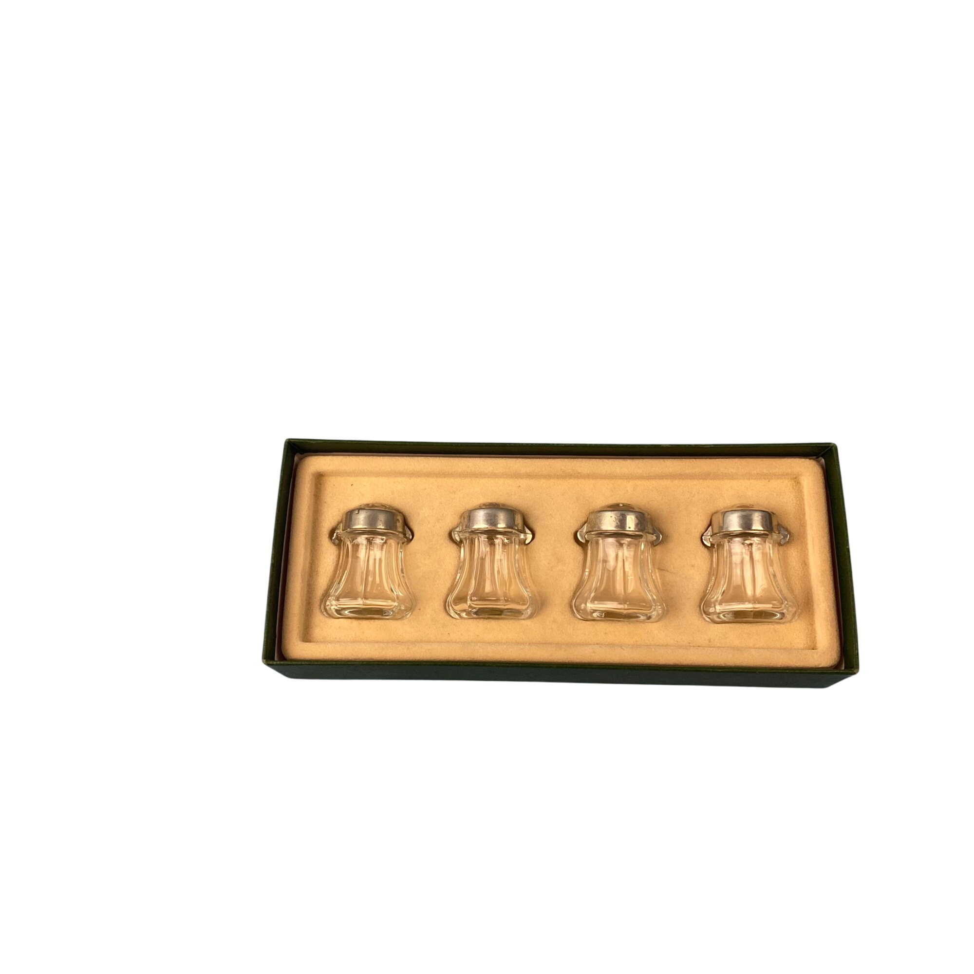 Acheter Mini salière et poivrière État correct - 13,60 € Mini salière et poivrière État correct reconditionné disponible sur Label Emmaüs