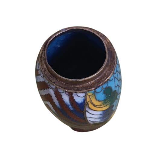 Mini vase en bronze avec motifs État correct - 10,00 € Mini vase en bronze avec motifs État correct reconditionné disponible sur Label Emmaüs