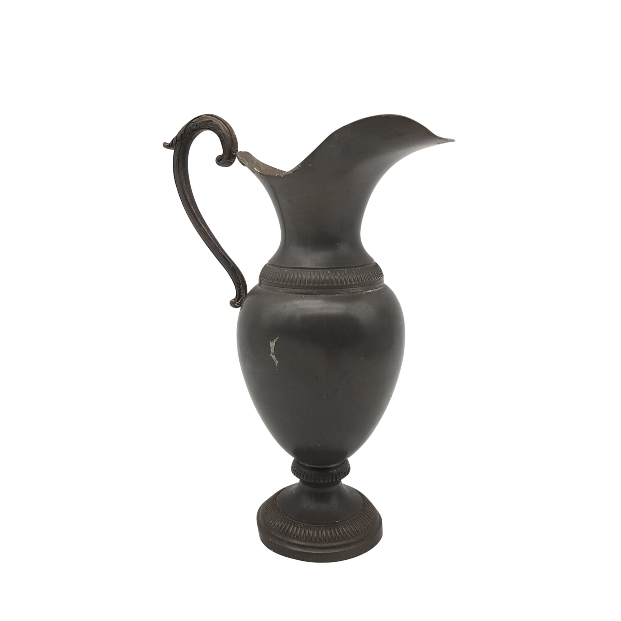 Acheter Mini vase en étain État correct - 10,00 € Mini vase en étain État correct reconditionné disponible sur Label Emmaüs