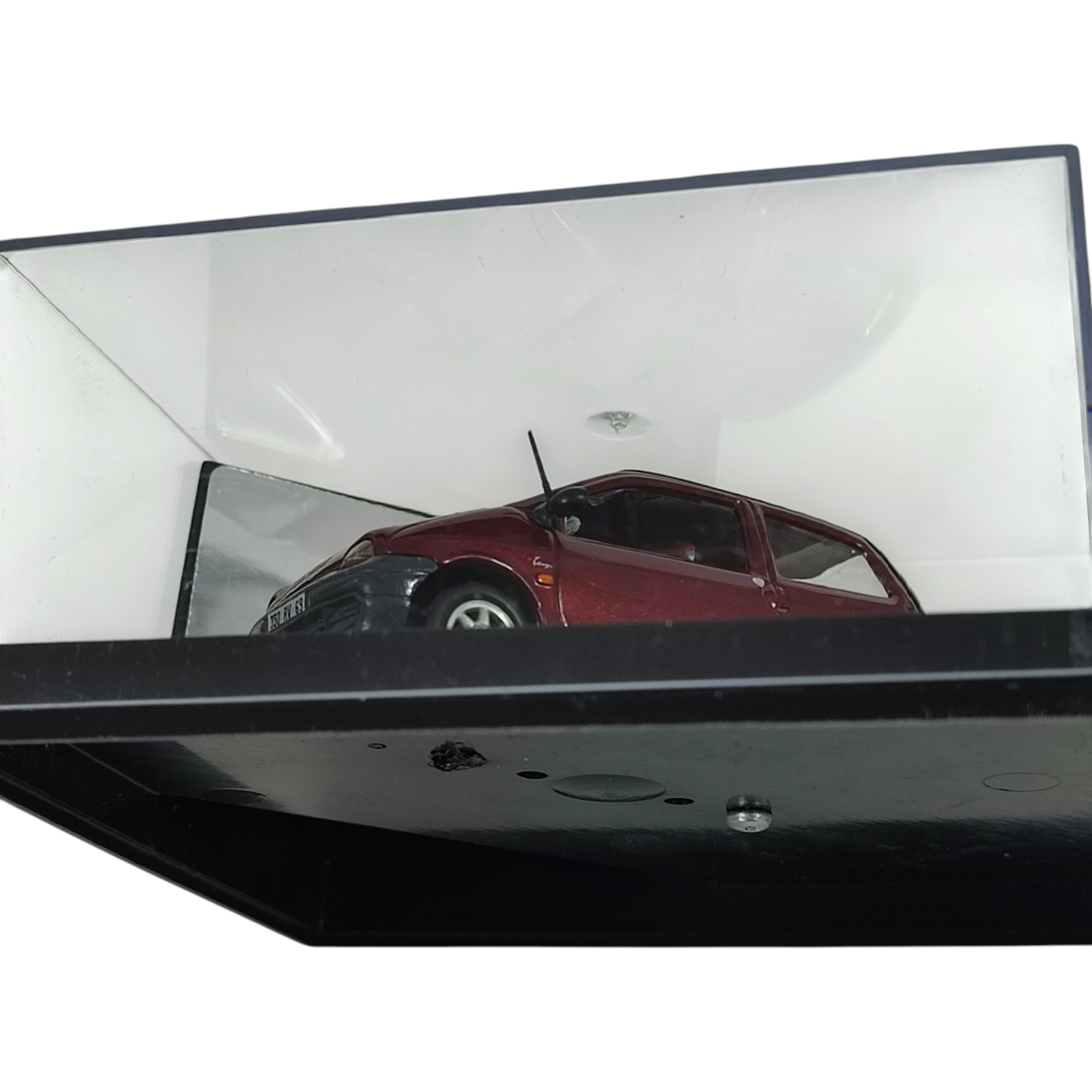 Voir photo 3 de Miniature 1/43 RENAULT TWINGO édition KENZO - couleur bordeaux Miniature 1/43 RENAULT TWINGO édition KENZO - couleur bordeaux Bon état reconditionné photo 3