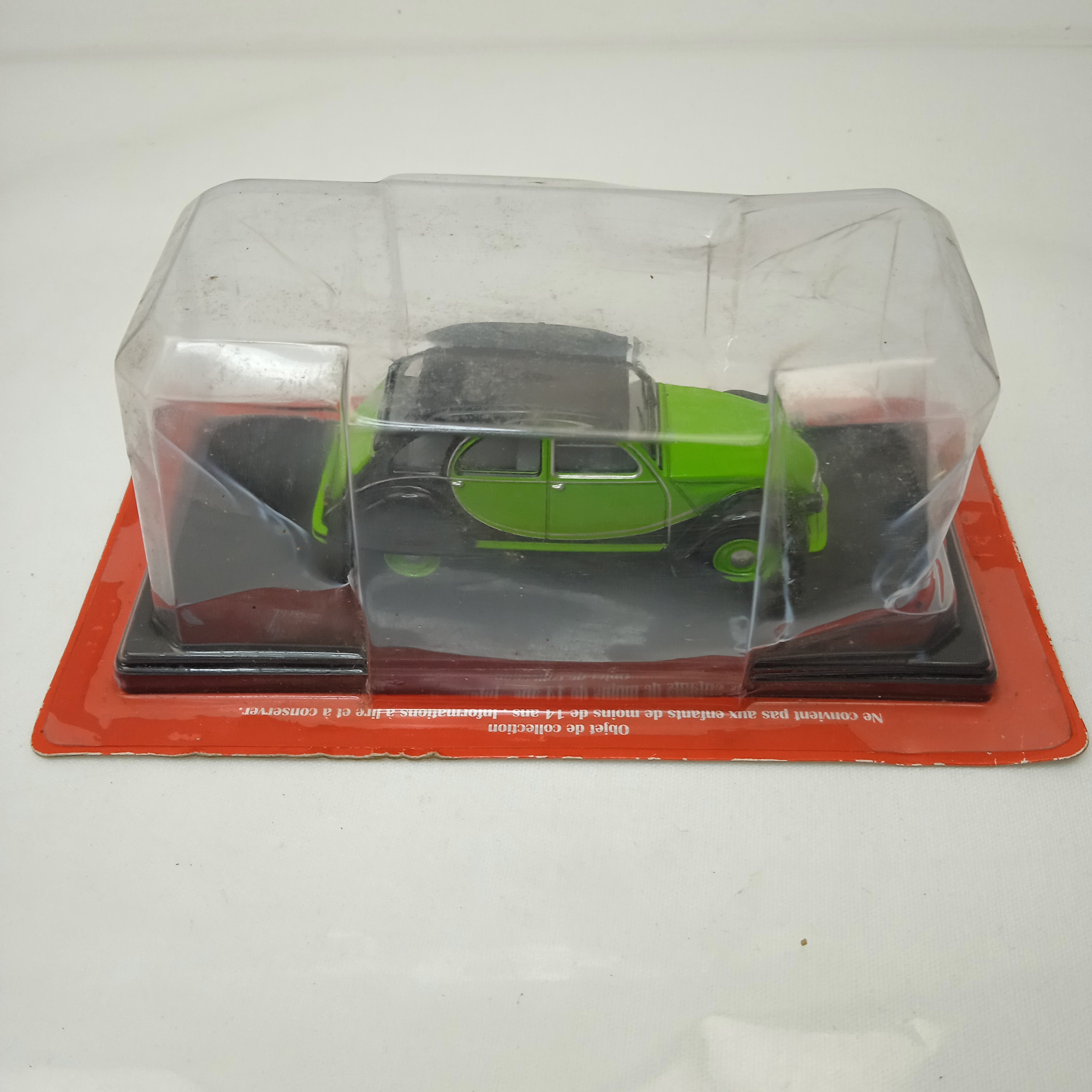 Voir photo 6 de Miniature 2 CV Citroën Charleston Spécial Auto Plus 1/43 Miniature 2 CV Citroën Charleston Spécial Auto Plus 1/43 État correct reconditionné photo 6