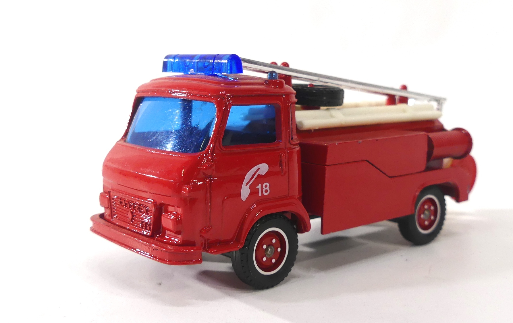 Voir photo 2 de Miniature Camion de pompier Saviem SG4 - Echelle 1/50 SOLIDO Miniature Camion de pompier Saviem SG4 - Echelle 1/50 SOLIDO Très bon état reconditionné photo 2