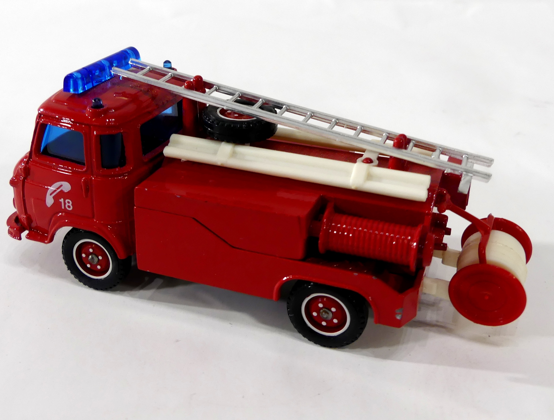 Voir photo 4 de Miniature Camion de pompier Saviem SG4 - Echelle 1/50 SOLIDO Miniature Camion de pompier Saviem SG4 - Echelle 1/50 SOLIDO Très bon état reconditionné photo 4