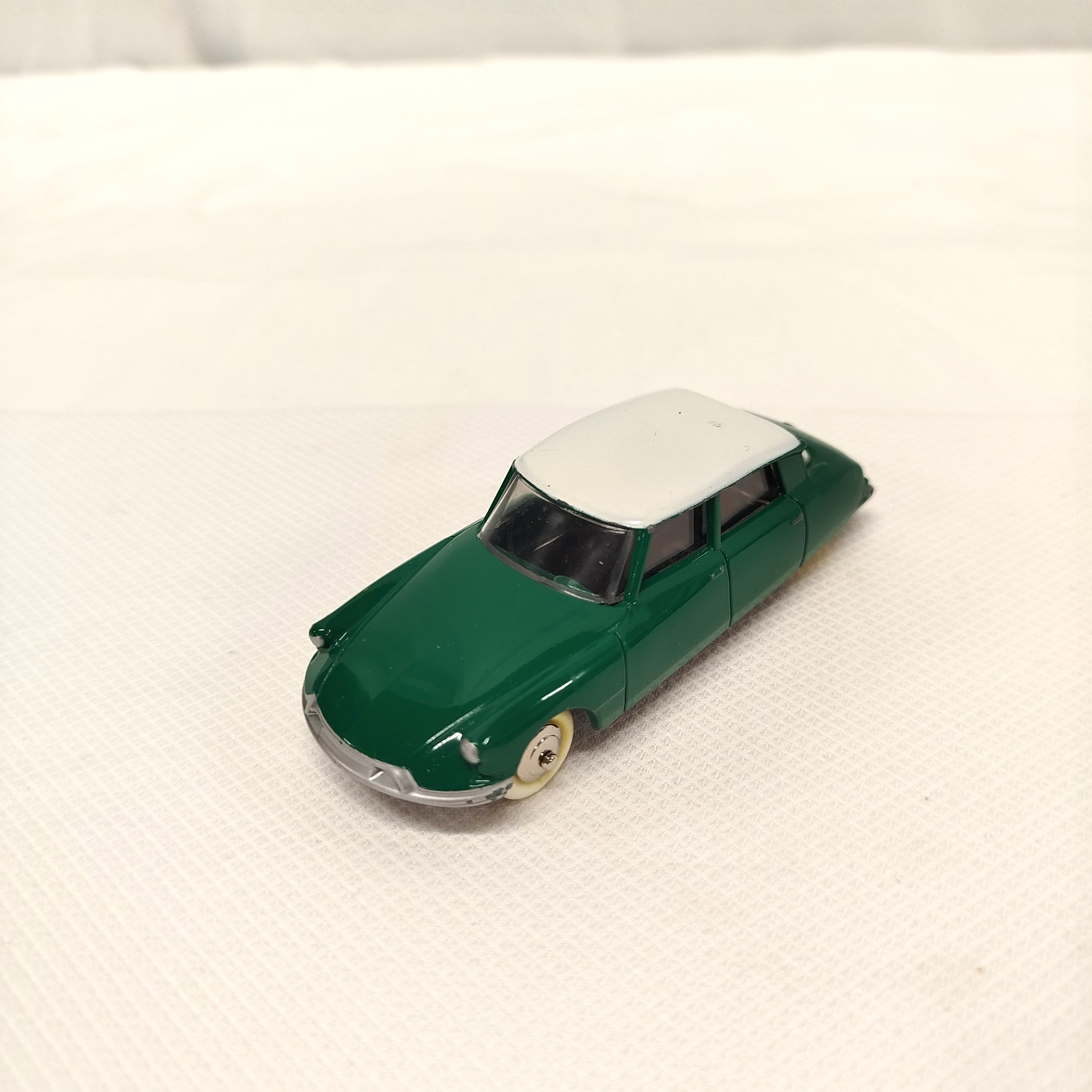 Voir photo 2 de Miniature Citroën DS 19 Miniature Citroën DS 19 Bon état reconditionné photo 2