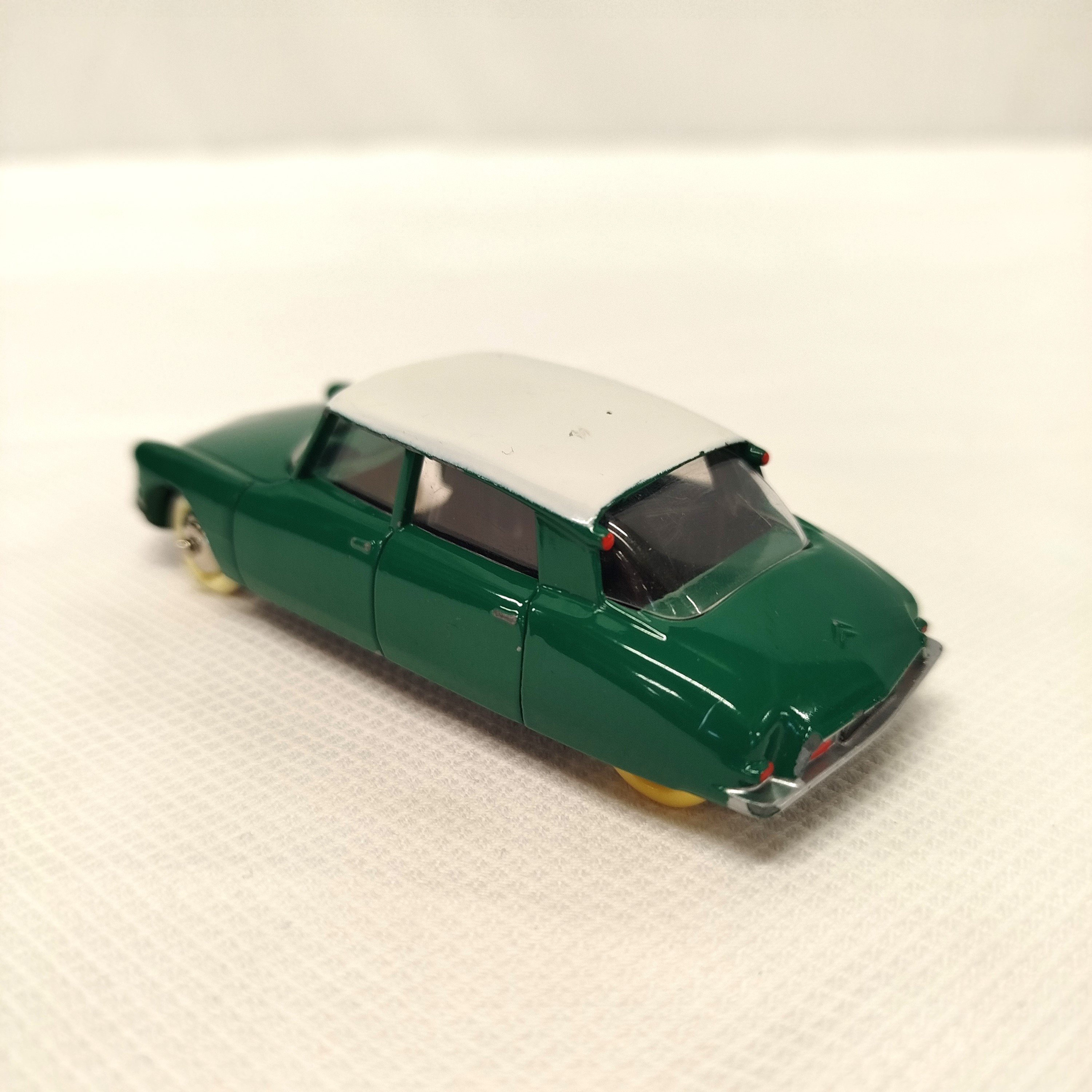 Voir photo 4 de Miniature Citroën DS 19 Miniature Citroën DS 19 Bon état reconditionné photo 4