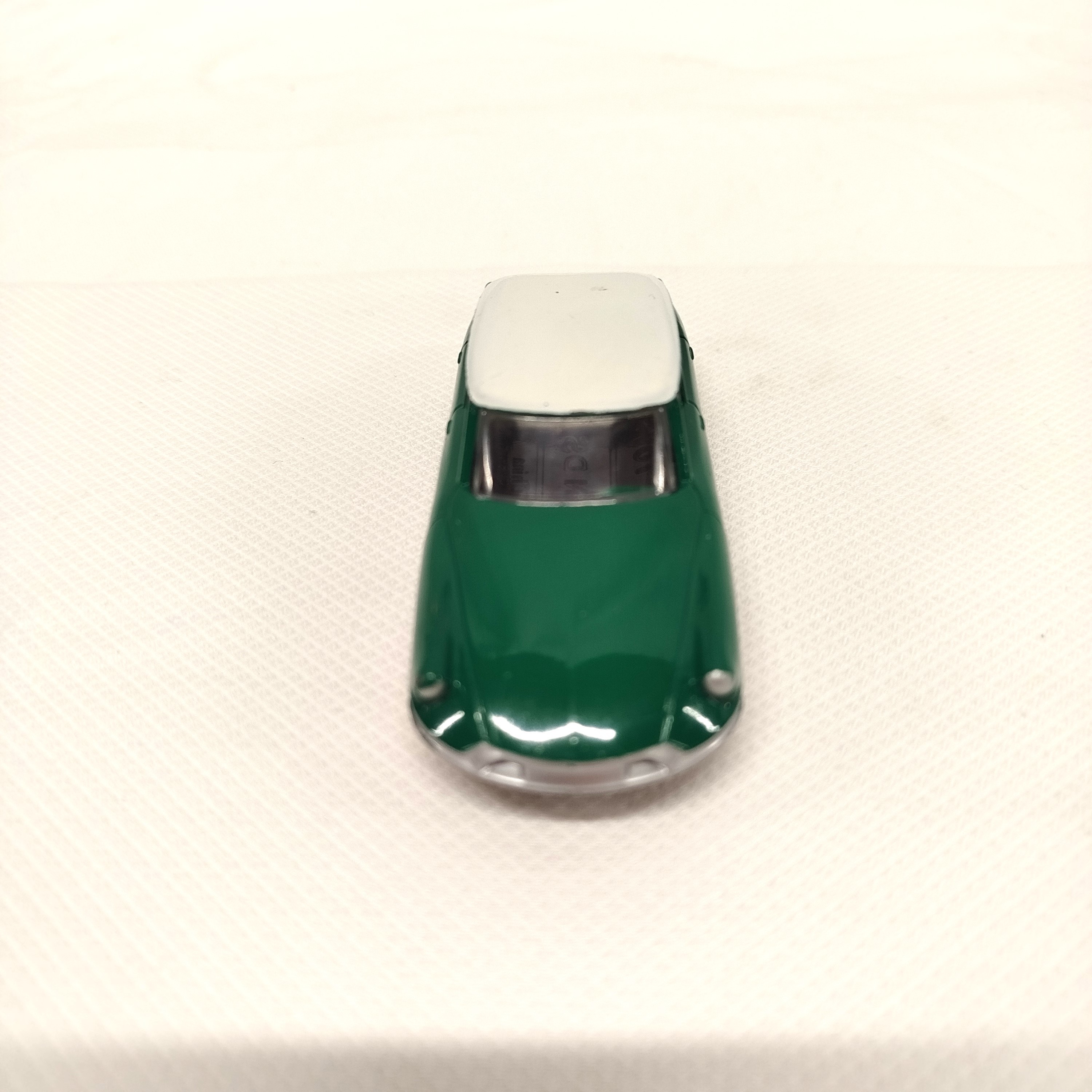 Miniature Citroën DS 19 Bon état - 10,00 € Miniature Citroën DS 19 Bon état reconditionné disponible sur Label Emmaüs