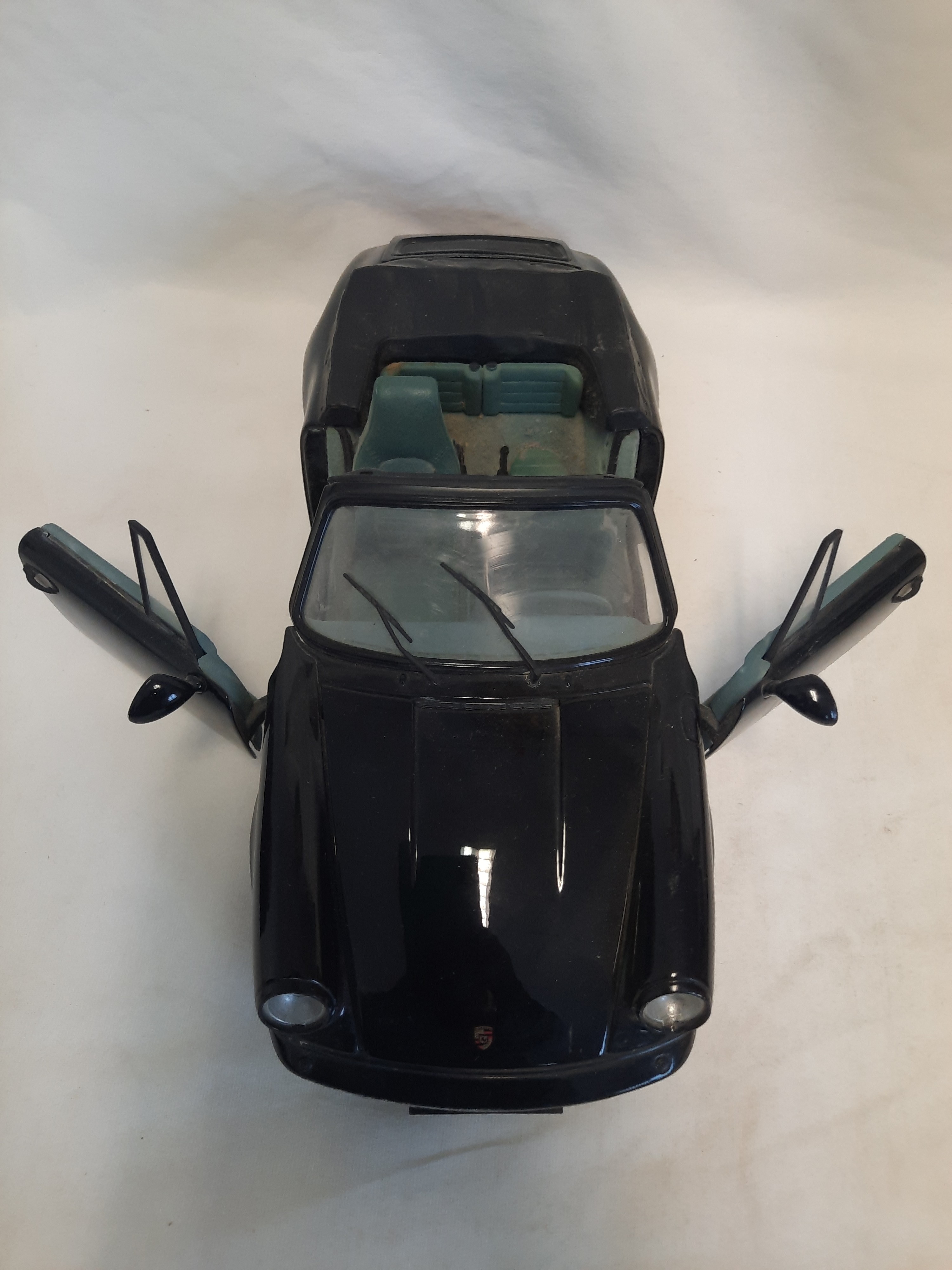 Voir photo 2 de Miniature de Porsche 911 Carrera 4 Cabriolet Miniature de Porsche 911 Carrera 4 Cabriolet État correct reconditionné photo 2