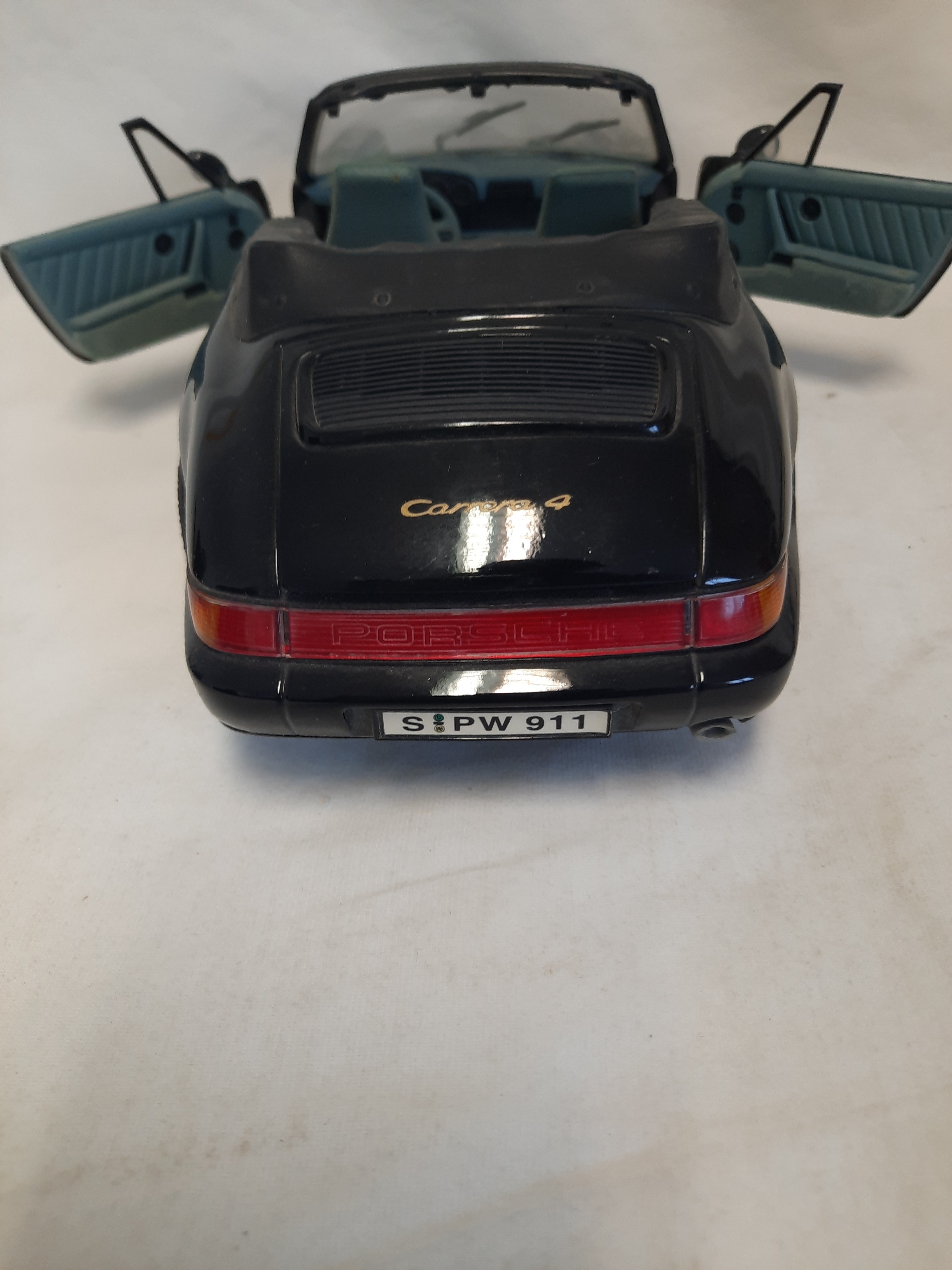 Voir photo 4 de Miniature de Porsche 911 Carrera 4 Cabriolet Miniature de Porsche 911 Carrera 4 Cabriolet État correct reconditionné photo 4
