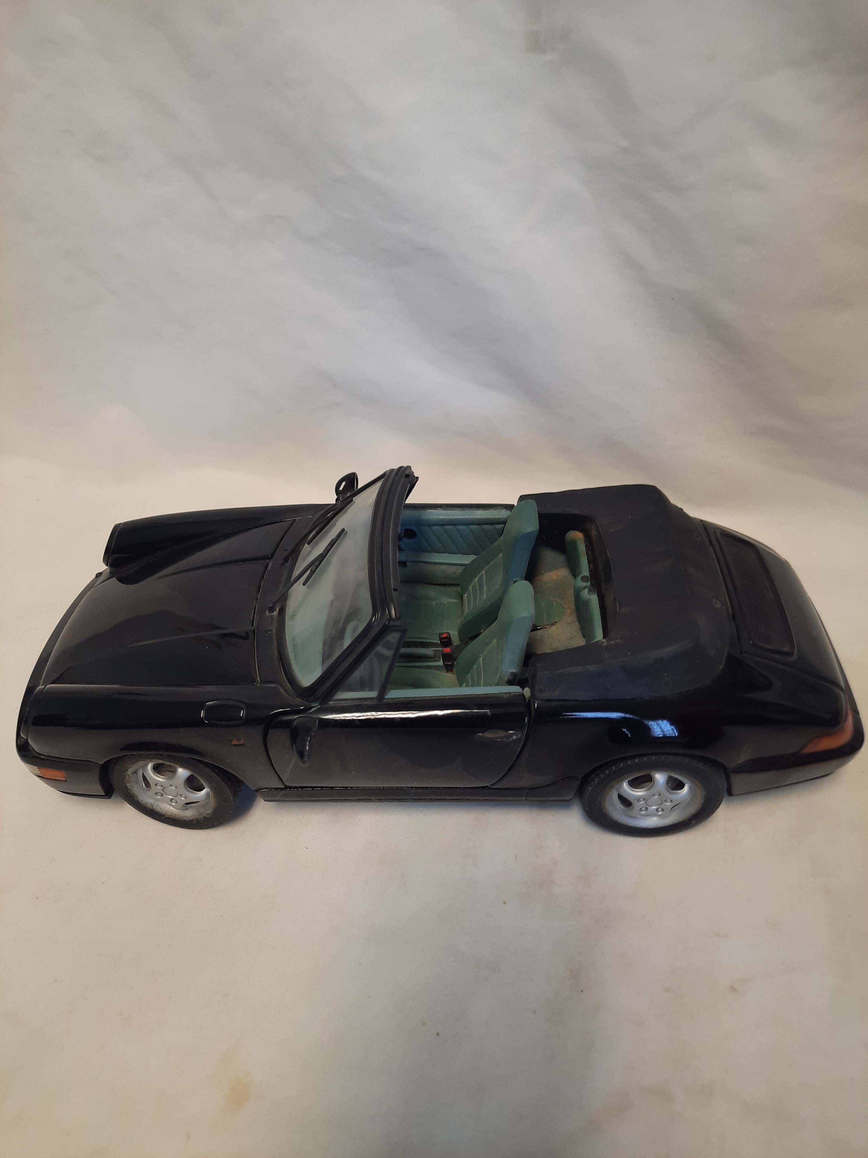 Voir photo 5 de Miniature de Porsche 911 Carrera 4 Cabriolet Miniature de Porsche 911 Carrera 4 Cabriolet État correct reconditionné photo 5