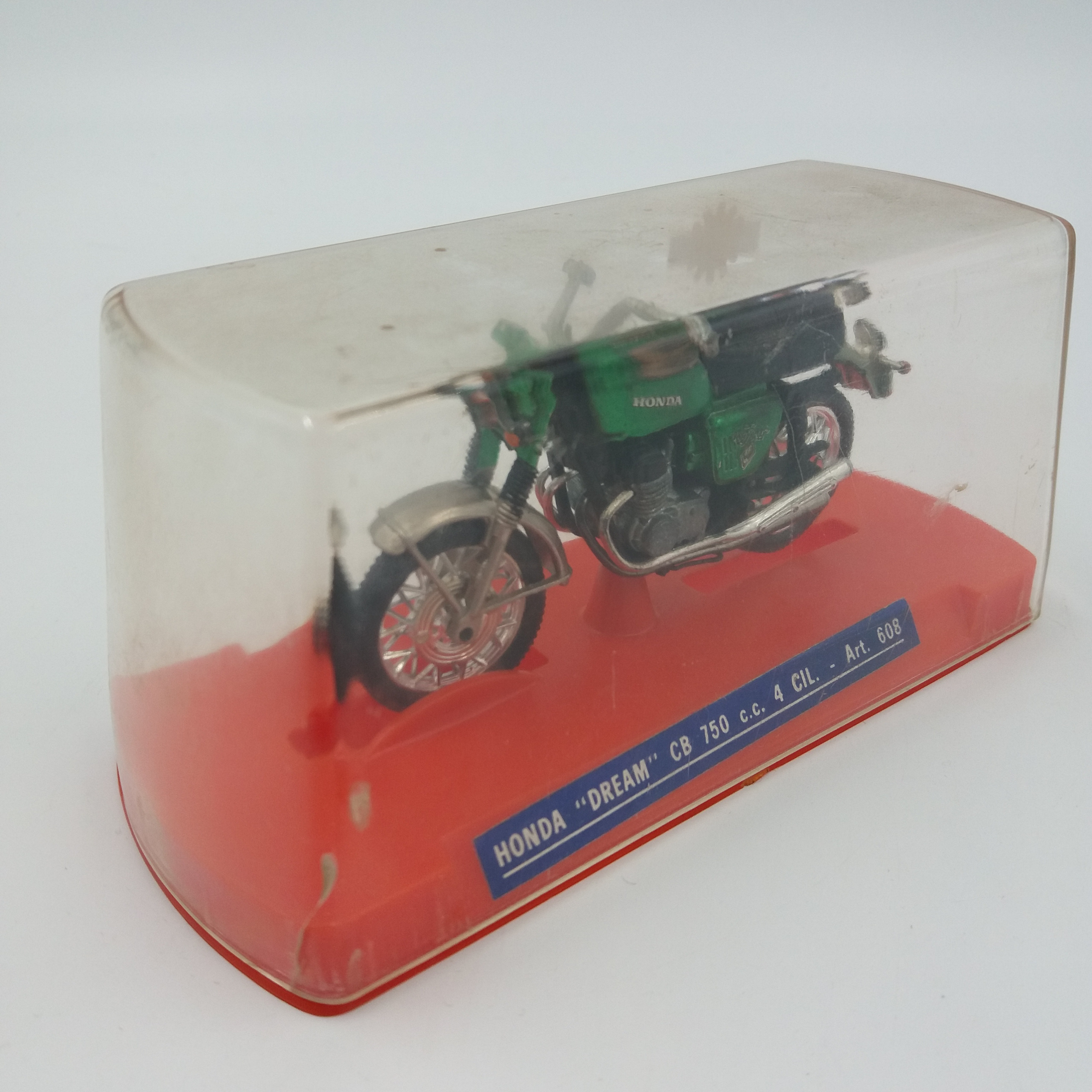 Miniature Honda « Dream » CB 750 cc par Mercury, verte, échelle 1/24 Très bon état - 31,20 € Miniature Honda « Dream » CB 750 cc par Mercury, verte, échelle 1/24 Très bon état reconditionné disponible sur Label Emmaüs