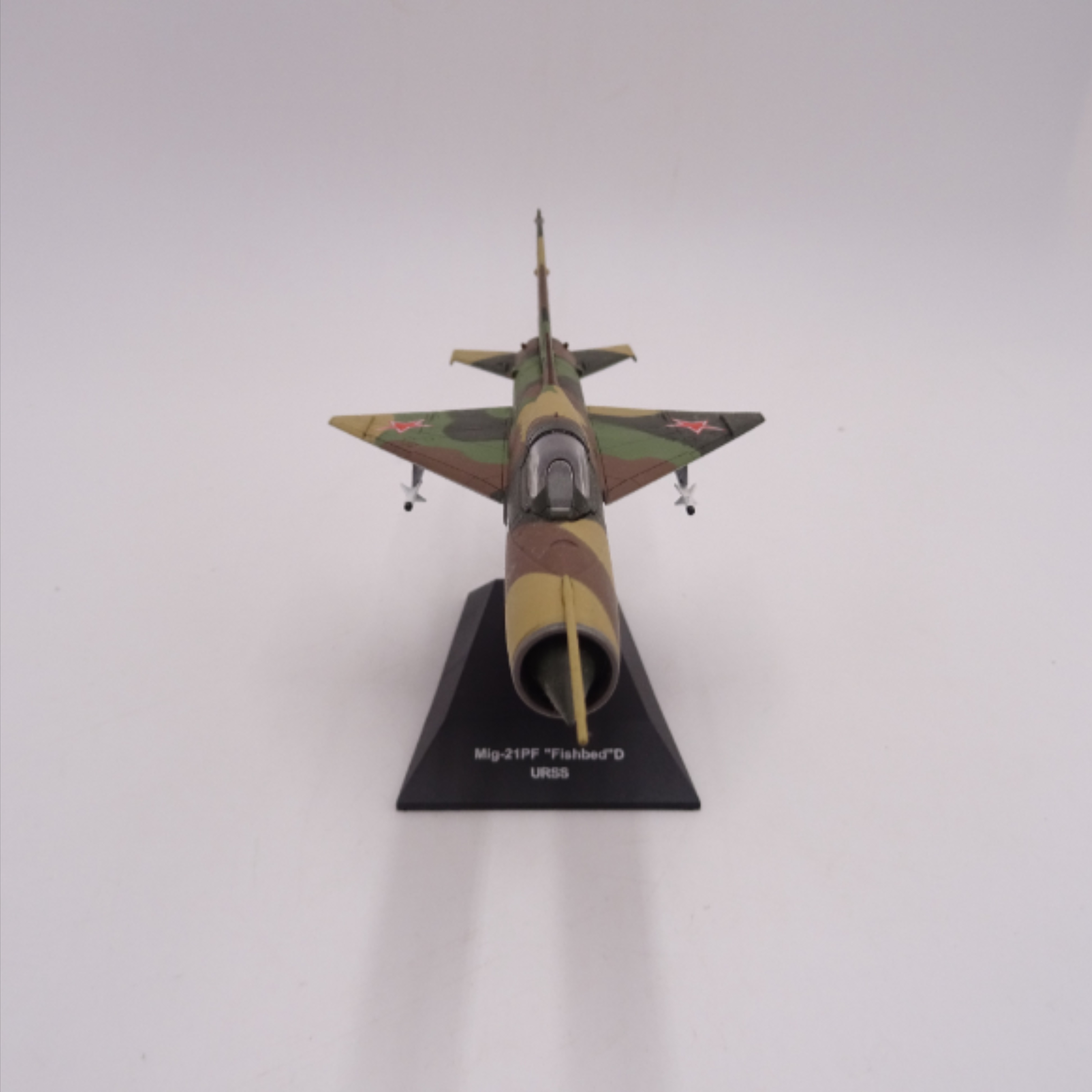 Voir photo 2 de Miniature MIG 21. Miniature MIG 21. Bon état reconditionné photo 2