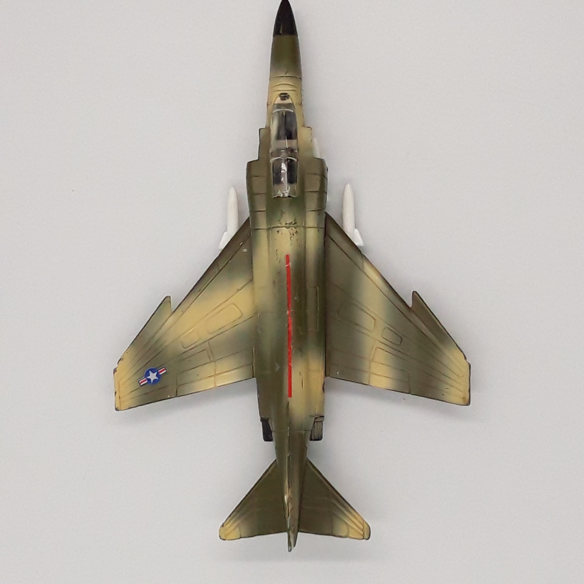 Voir photo 2 de Miniature Militaire en métal ERTL Dyersville Iowa USA – Avion US AIR FORCE – McDonnell Douglas F-4 Phantom II, Vintage. Miniature Militaire en métal ERTL Dyersville Iowa USA – Avion US AIR FORCE – McDonnell Douglas F-4 Phantom II, Vintage. Très bon état reconditionné photo 2