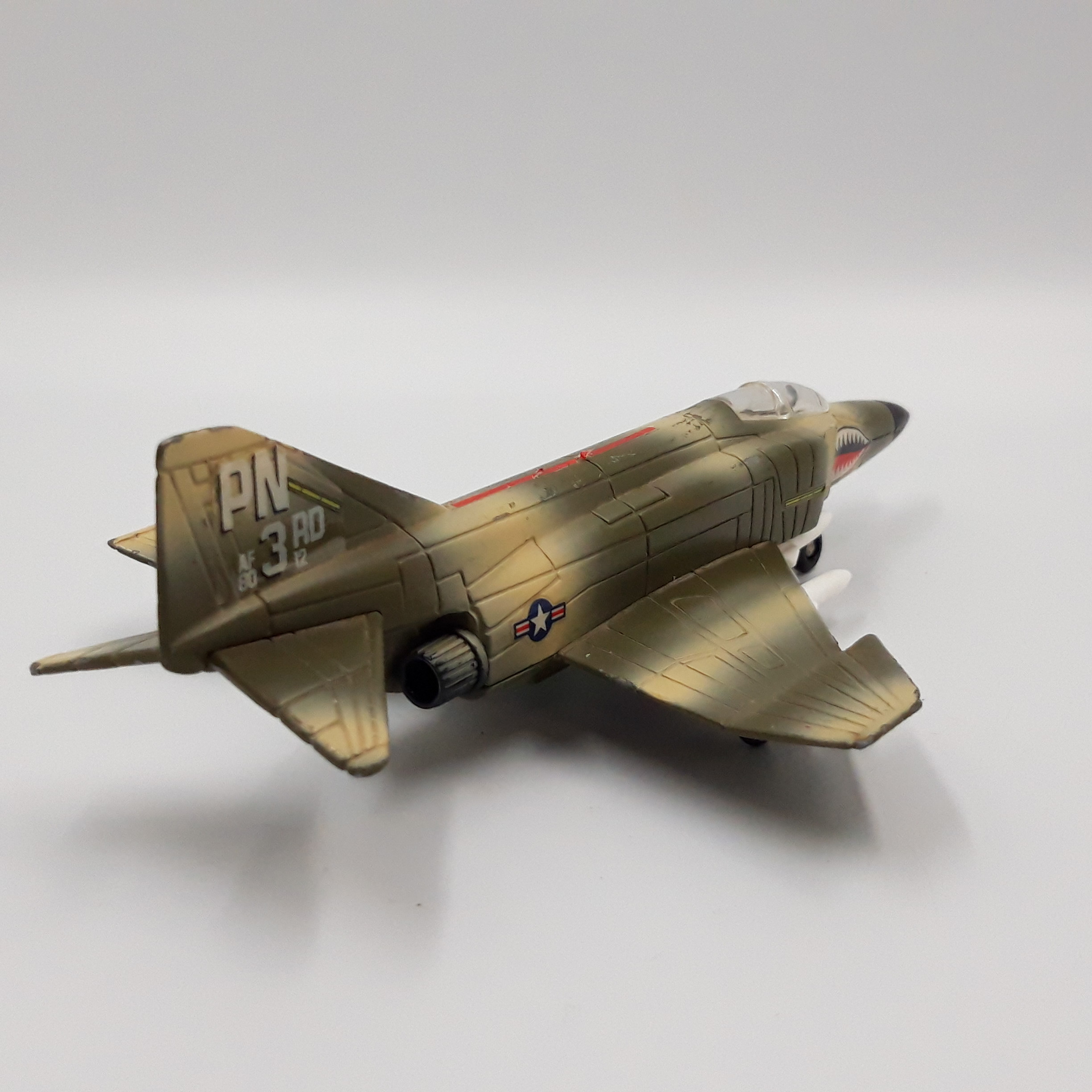 Voir photo 5 de Miniature Militaire en métal ERTL Dyersville Iowa USA – Avion US AIR FORCE – McDonnell Douglas F-4 Phantom II, Vintage. Miniature Militaire en métal ERTL Dyersville Iowa USA – Avion US AIR FORCE – McDonnell Douglas F-4 Phantom II, Vintage. Très bon état reconditionné photo 5