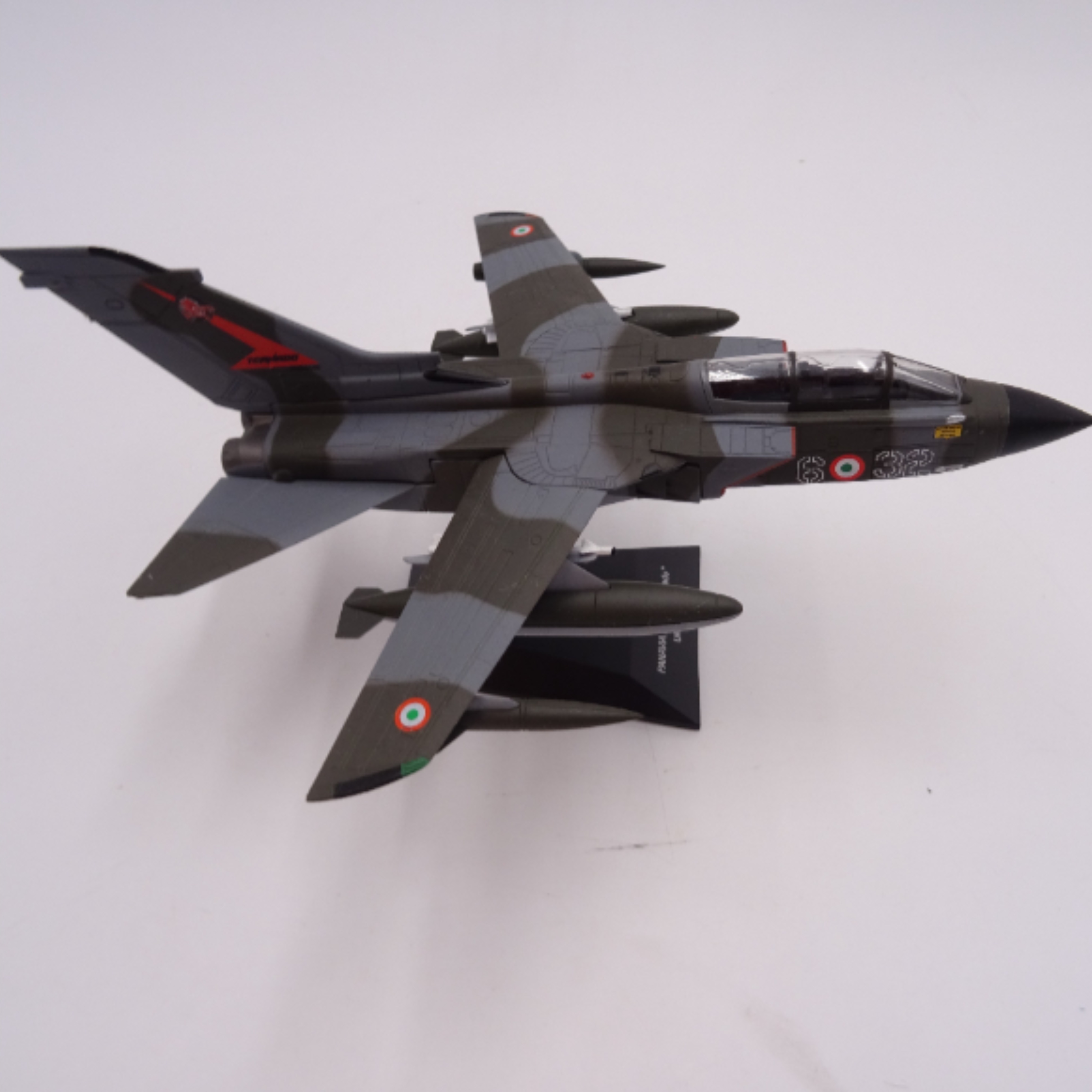 Voir photo 3 de Miniature PANAVIA TORNADO PA-200 Miniature PANAVIA TORNADO PA-200 Bon état reconditionné photo 3