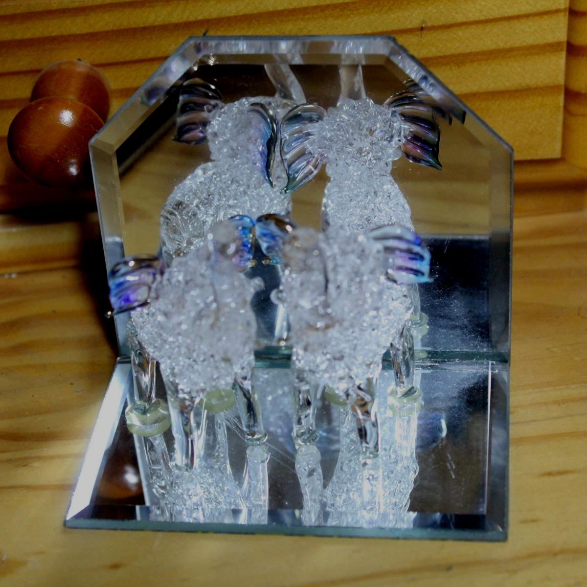 Voir photo 4 de Miniature sculpture d'une paire d'éléphant en cristal sur miroir en forme cœur Miniature sculpture d'une paire d'éléphant en cristal sur miroir en forme cœur Très bon état reconditionné photo 4