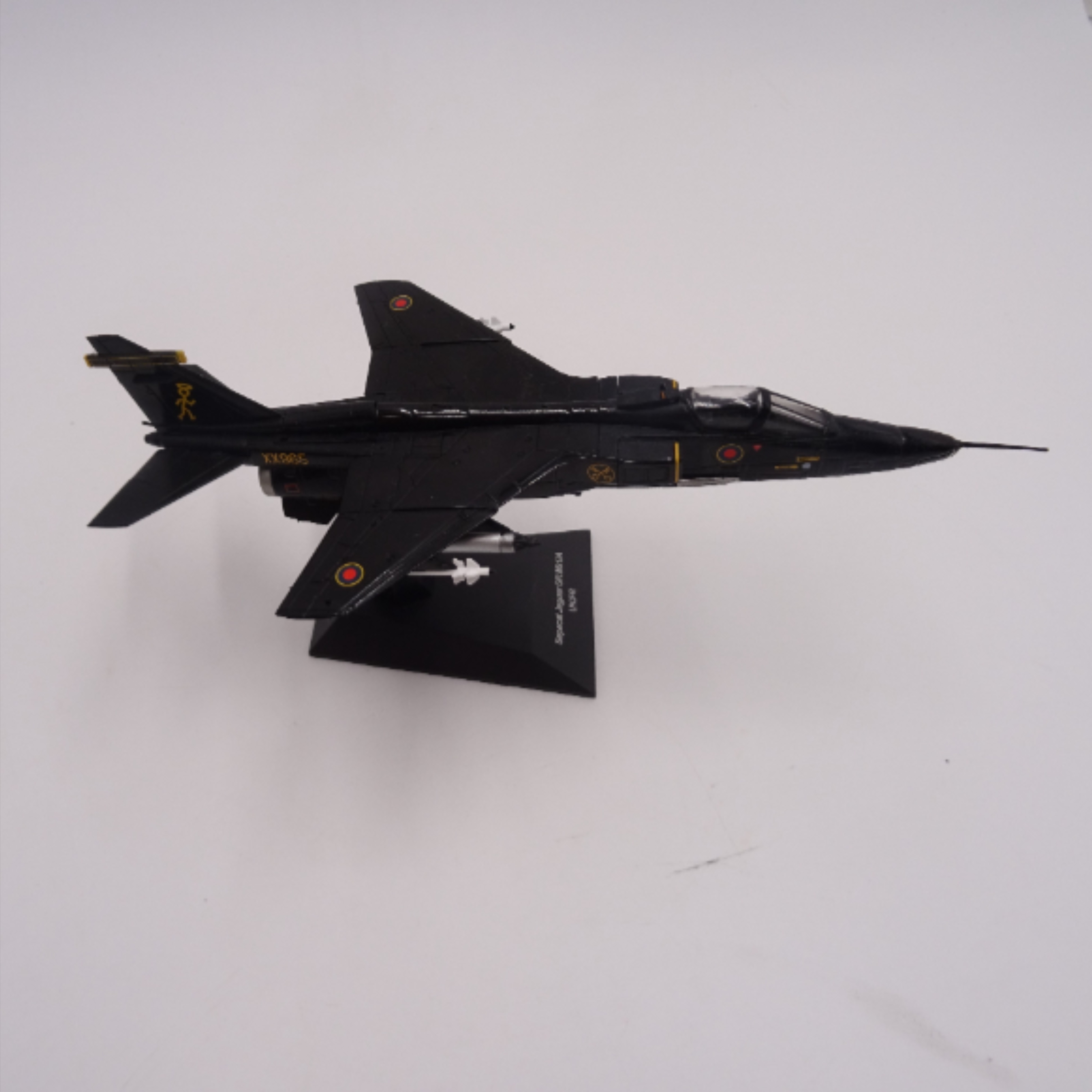 Voir photo 3 de Miniature SEPECAT JAGUAR . Miniature SEPECAT JAGUAR . Bon état reconditionné photo 3