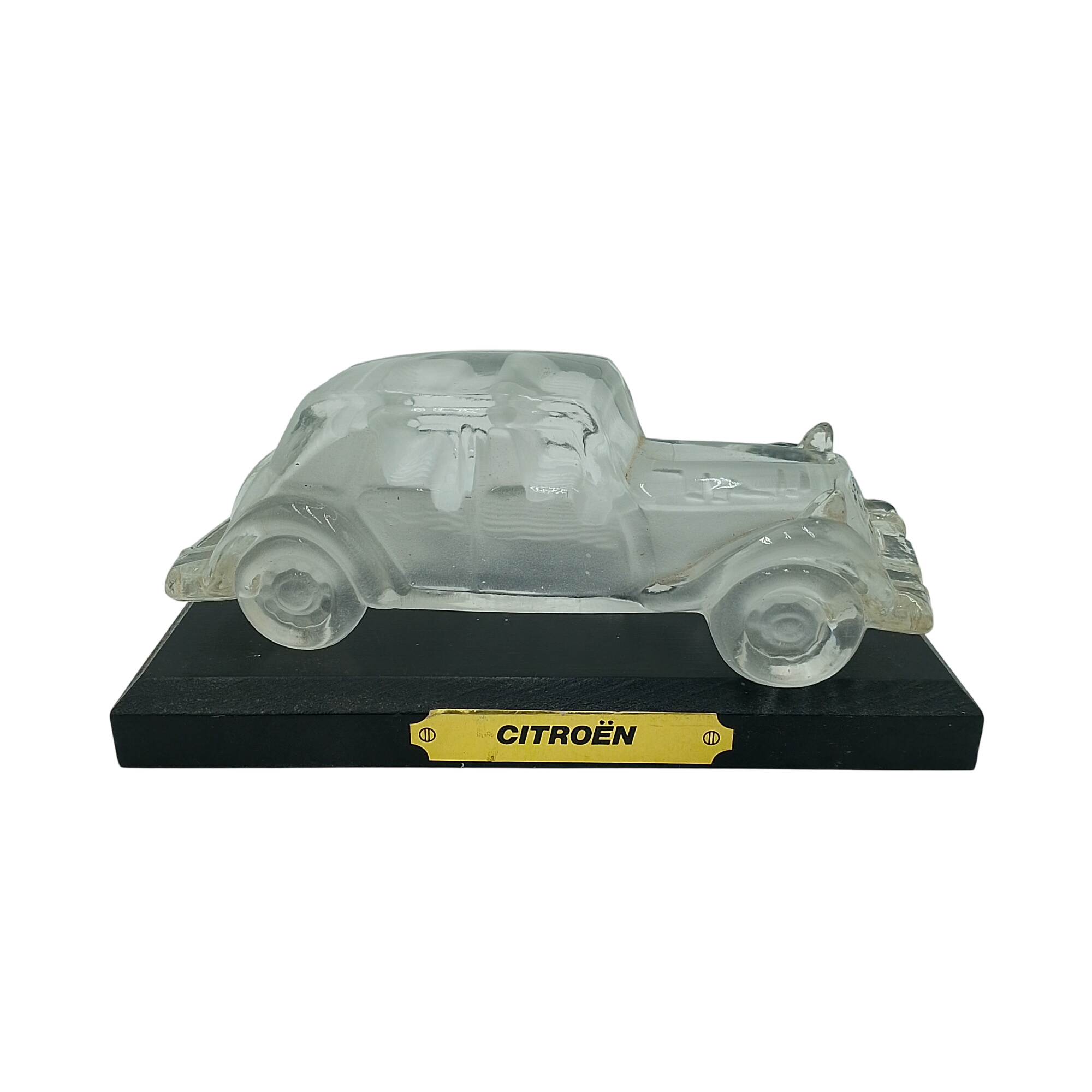 Miniature Traction Citroën en verre Bon état - 20,00 € Miniature Traction Citroën en verre Bon état reconditionné disponible sur Label Emmaüs