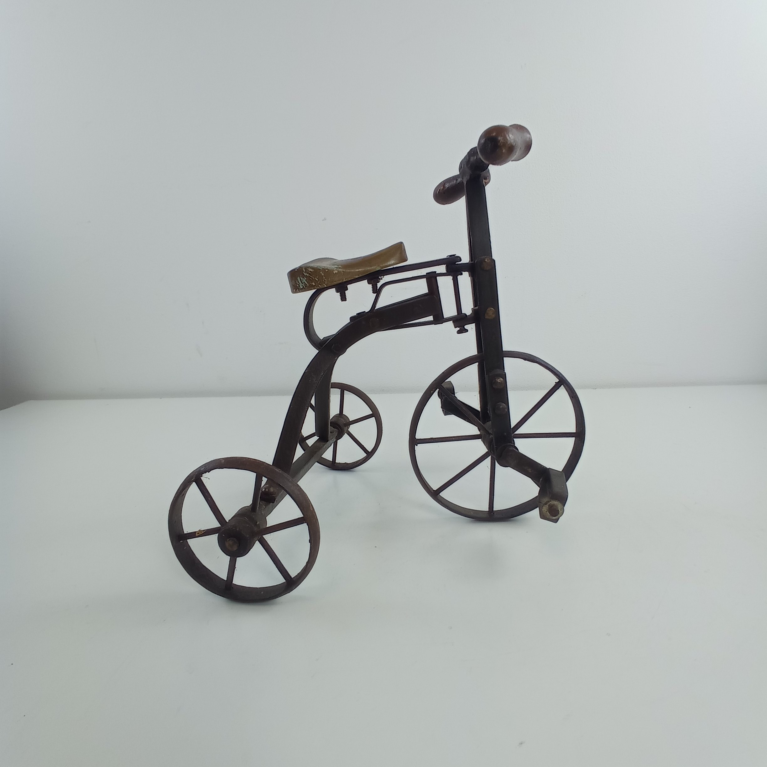 Voir photo 2 de Miniature tricycle Miniature tricycle Très bon état reconditionné photo 2