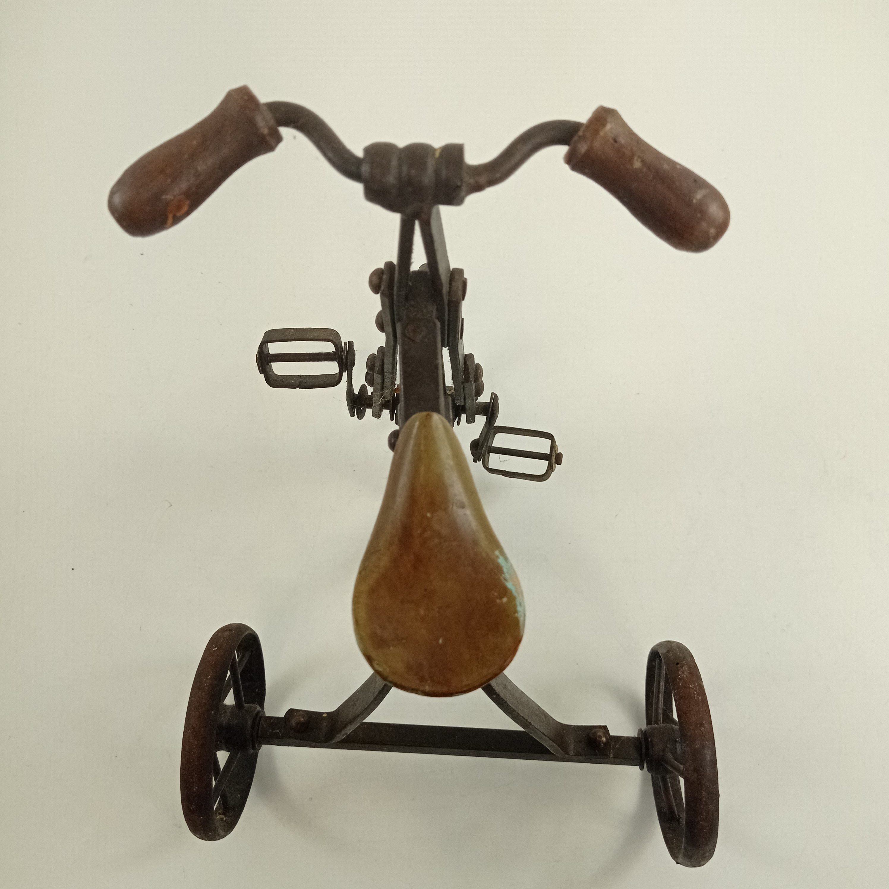 Voir photo 4 de Miniature tricycle Miniature tricycle Très bon état reconditionné photo 4