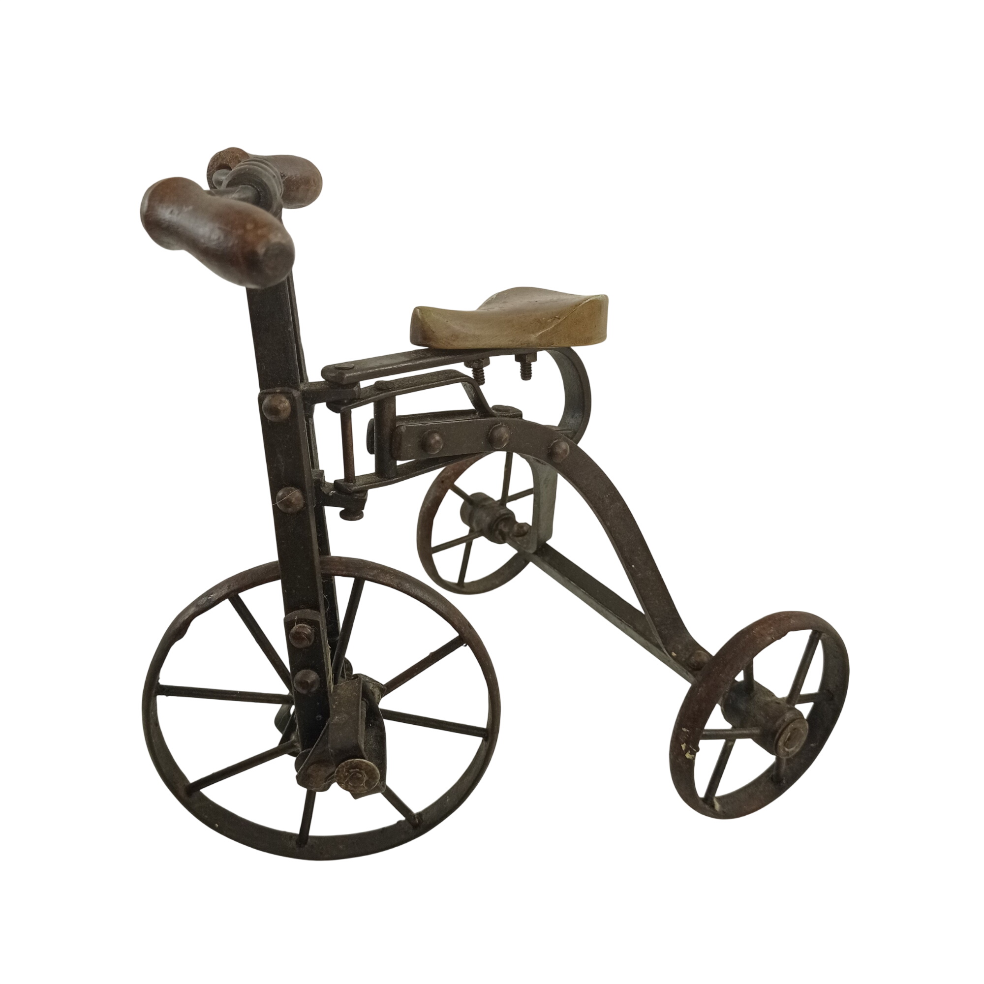 Miniature tricycle Très bon état - 15,00 € Miniature tricycle Très bon état reconditionné disponible sur Label Emmaüs